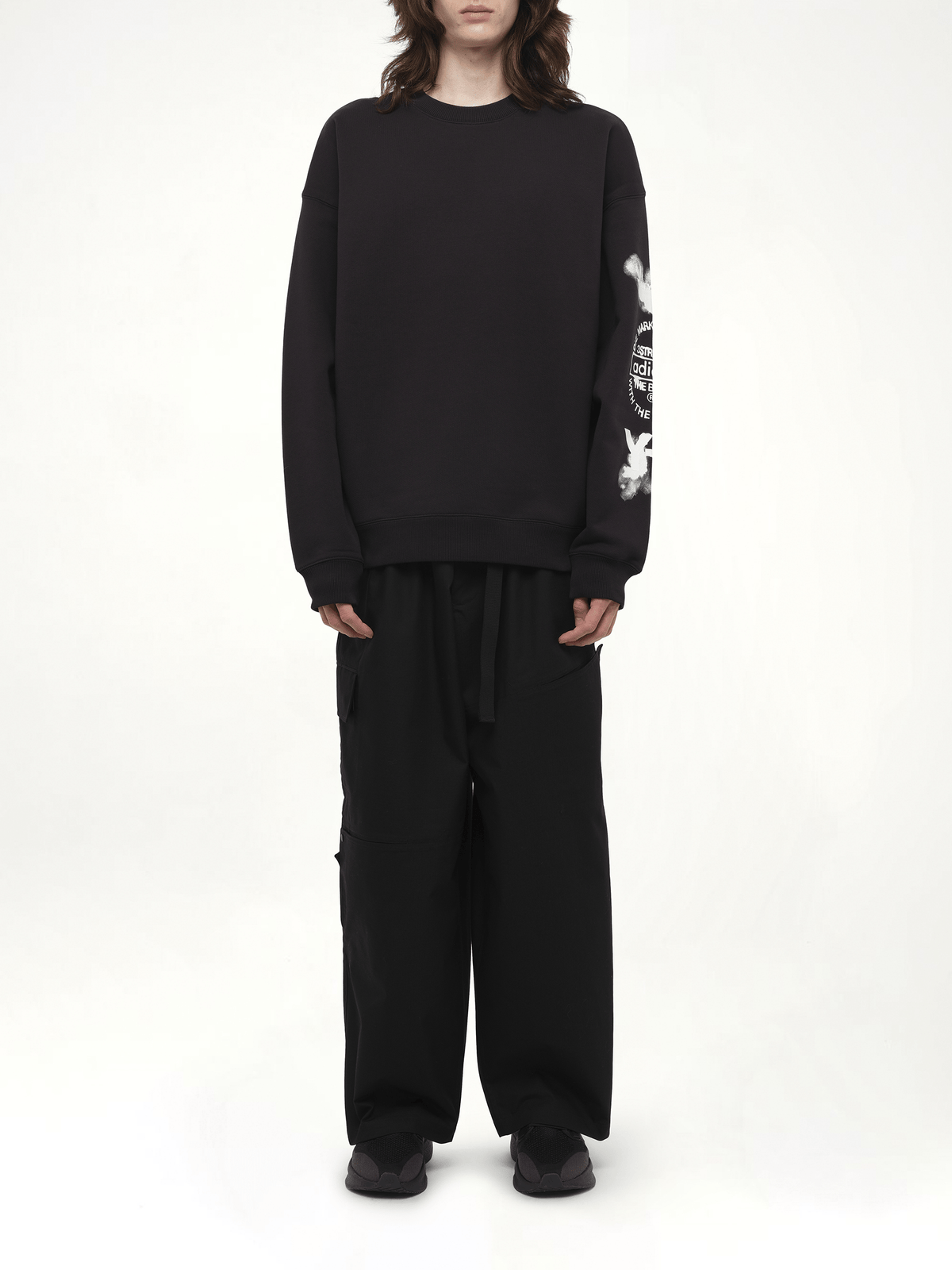 Graphic Crew Sweat in Black
