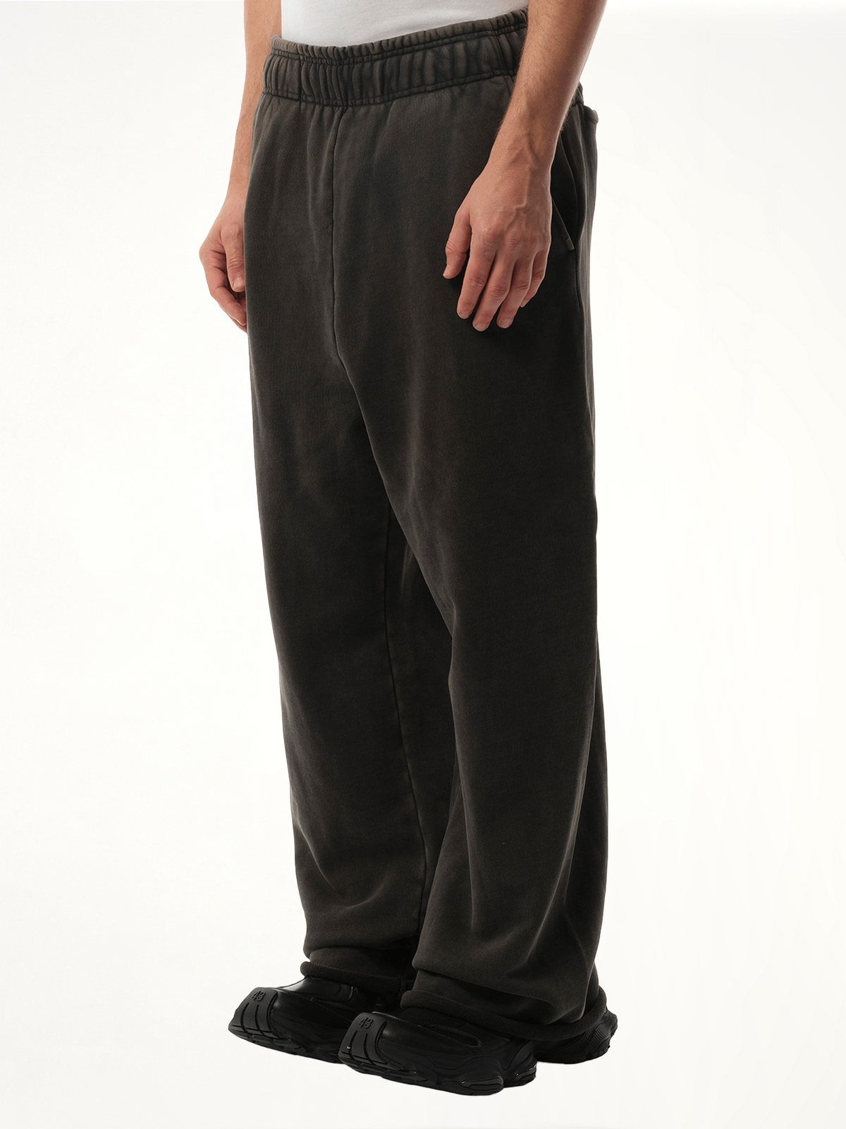 Full Sweatpants in Washed Black
