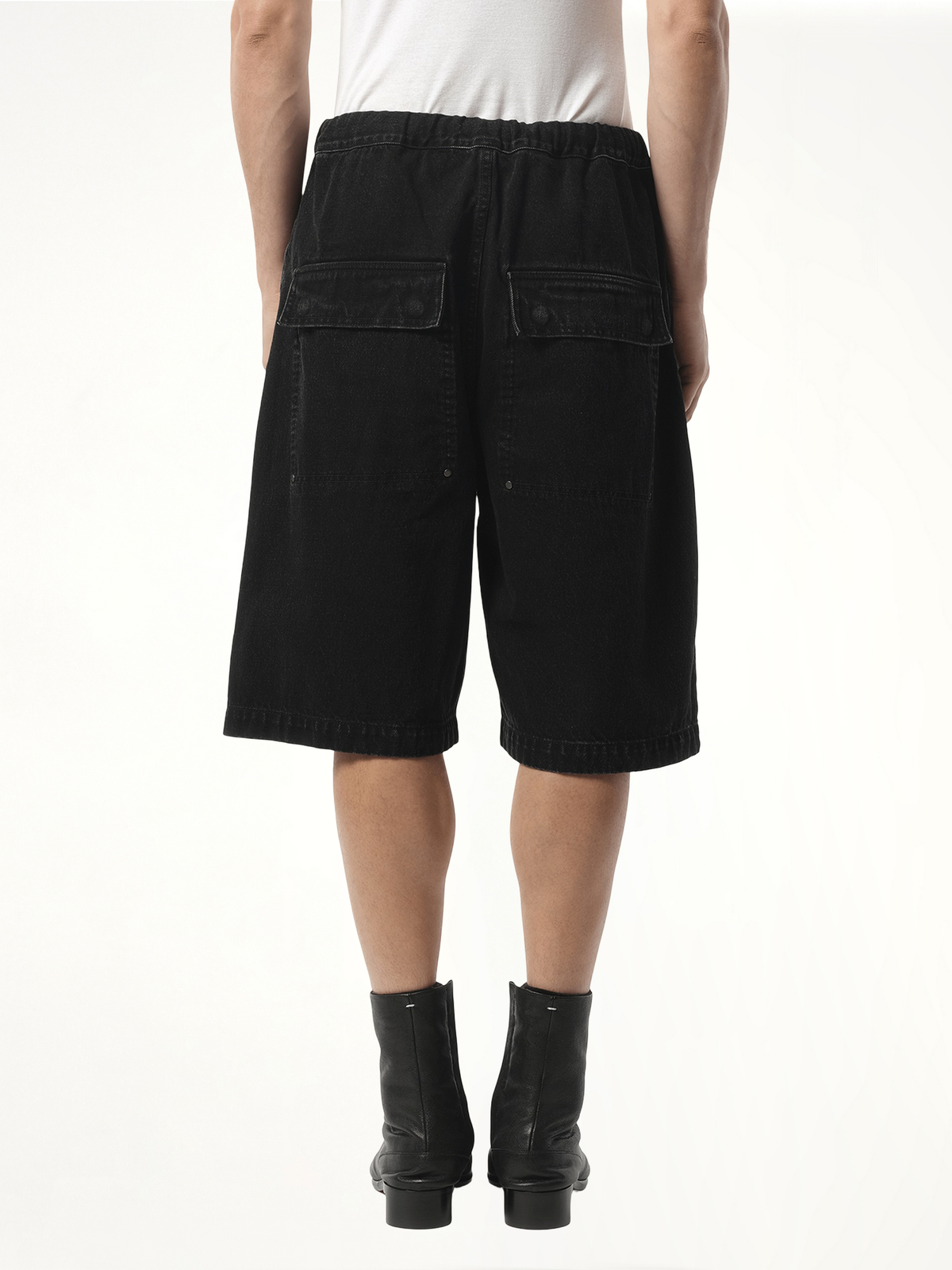 Spar Shorts in Magnetite