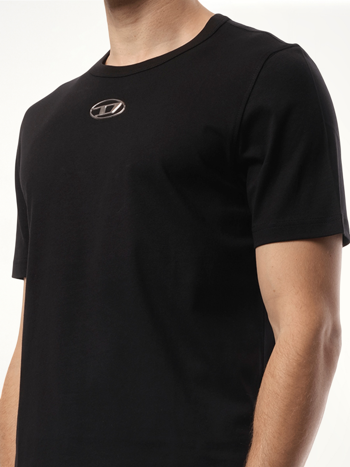 T-Adjust D Logo T-Shirt in Black