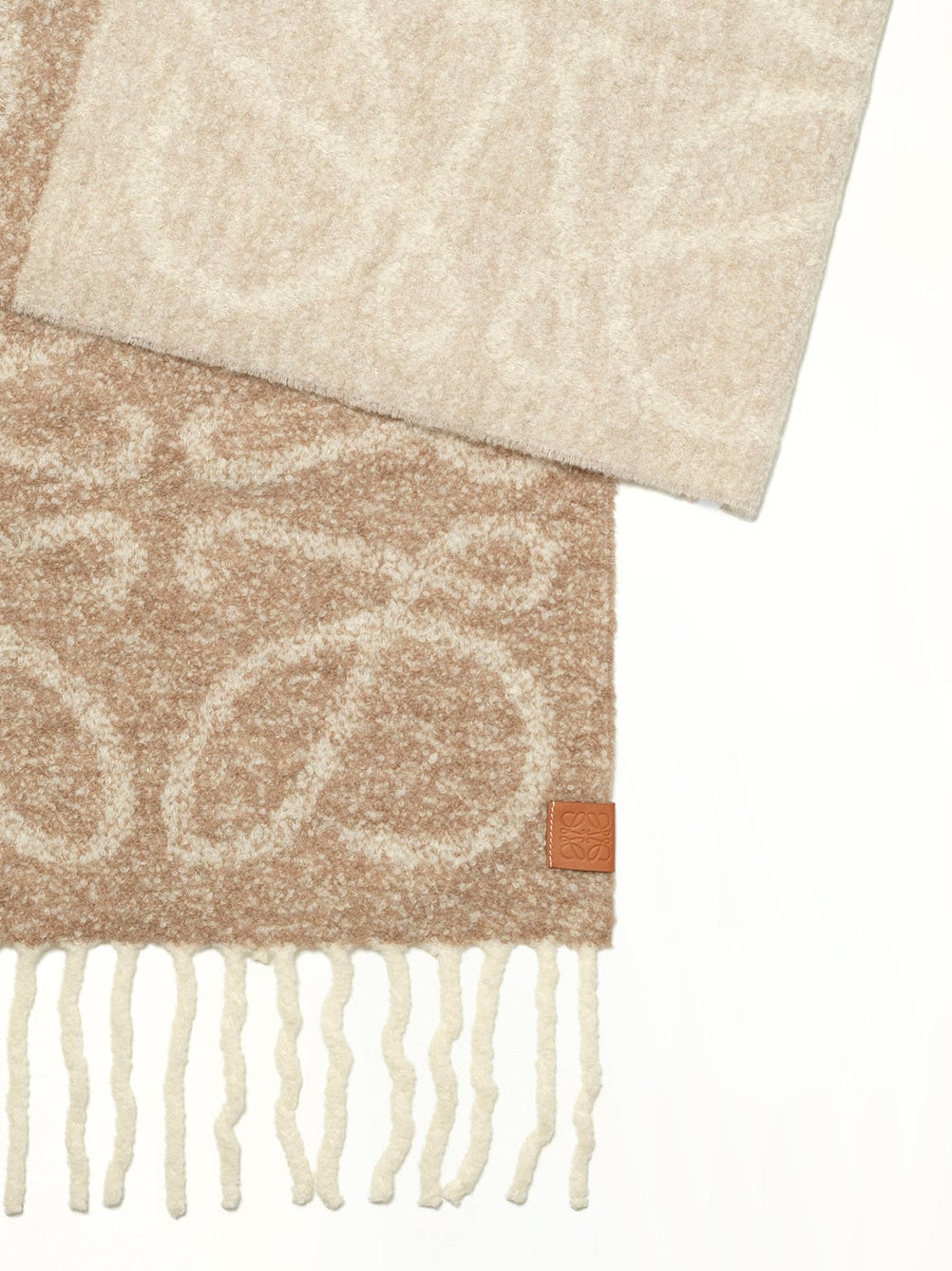 Big Anagram Scarf in Beige/White