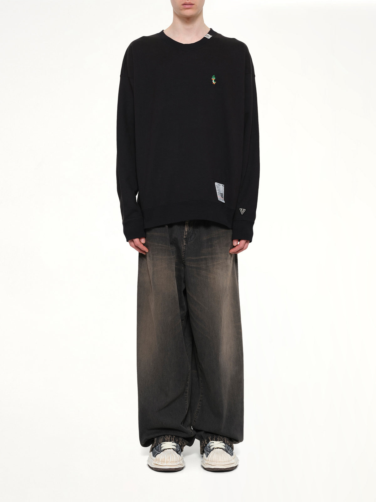 Leon Embroidery Pullover in Black