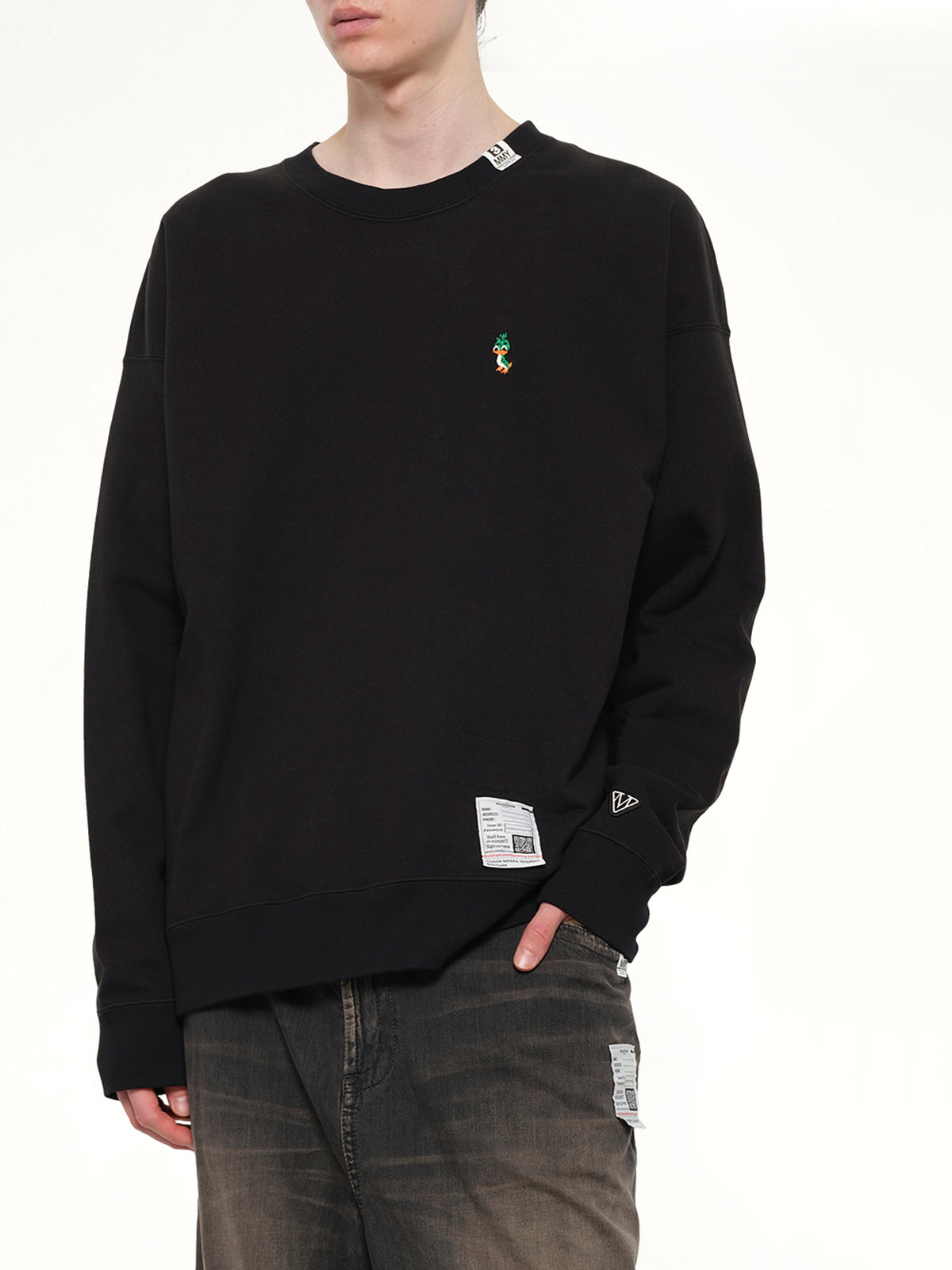 Leon Embroidery Pullover in Black