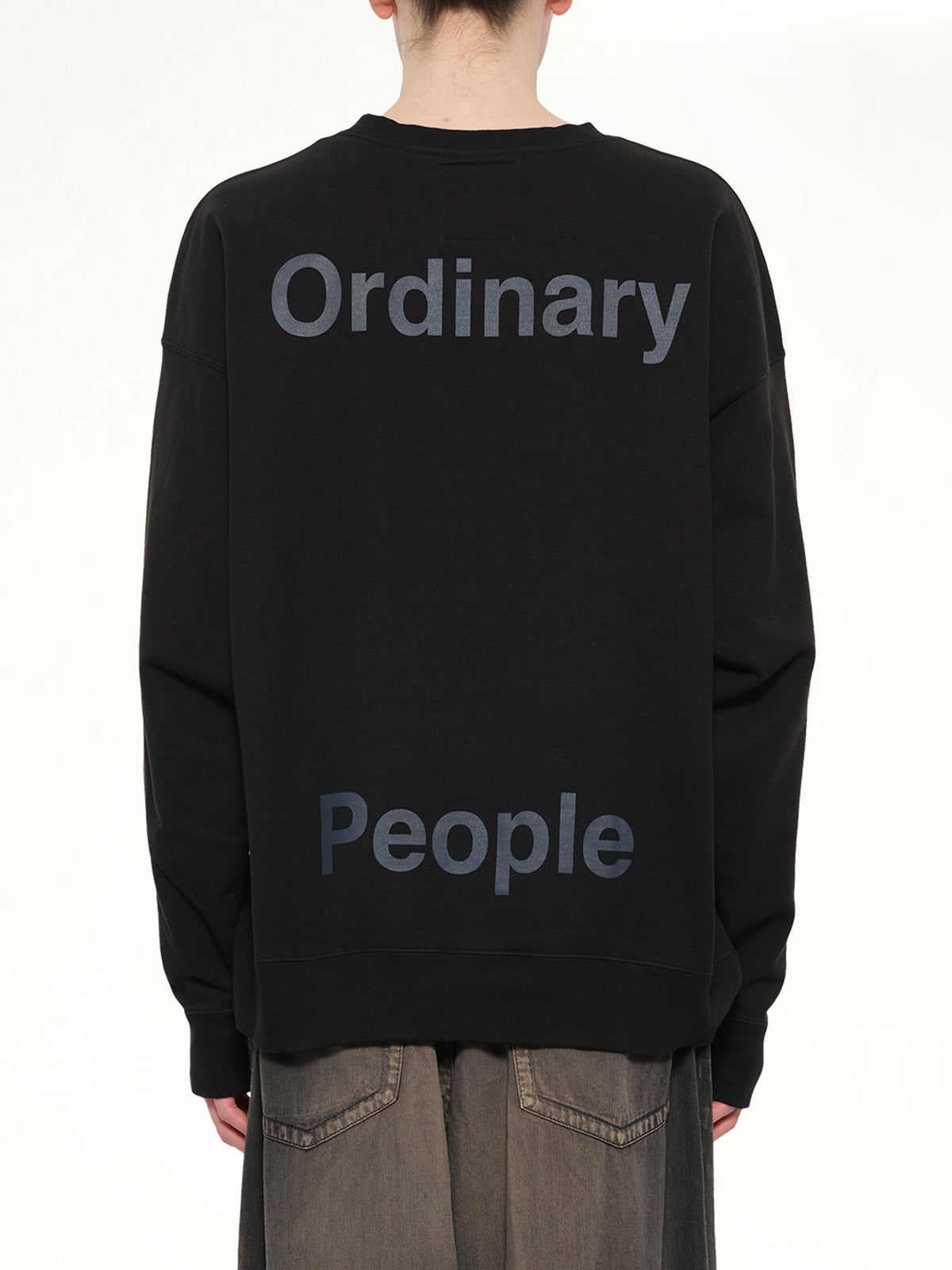 Leon Embroidery Pullover in Black