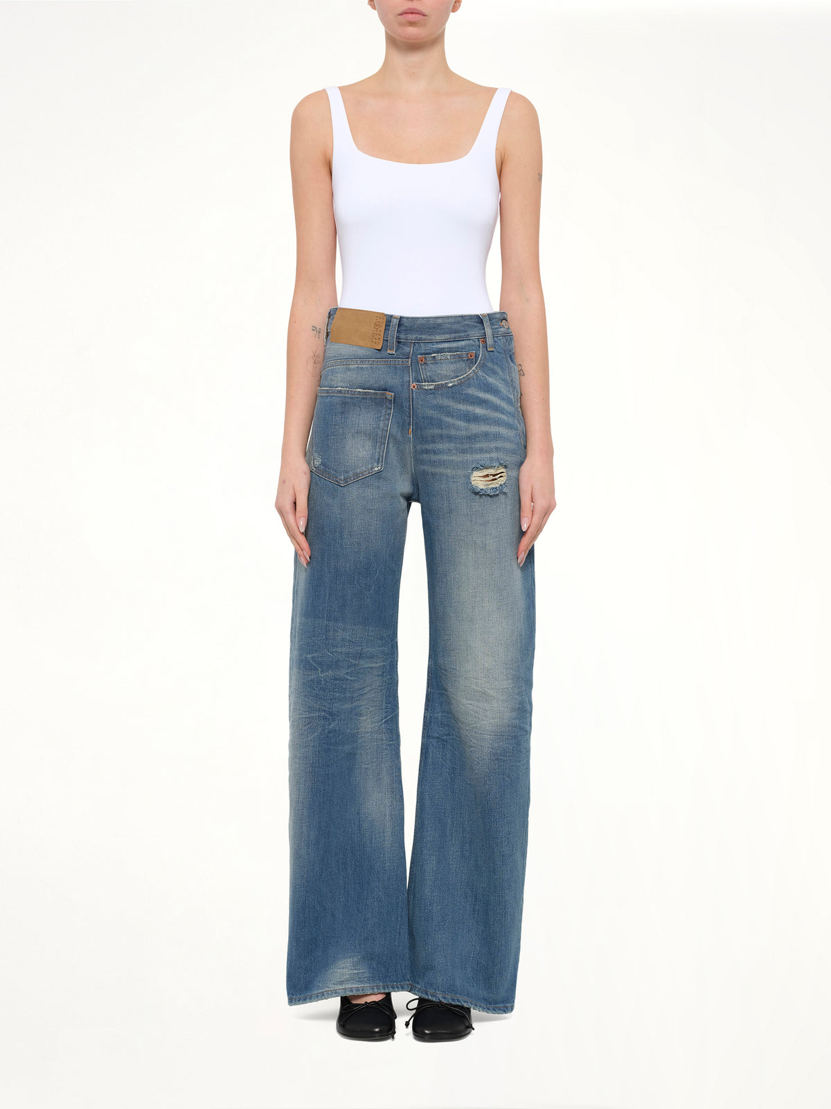 90° Twist Denim Jeans in Medium Blue