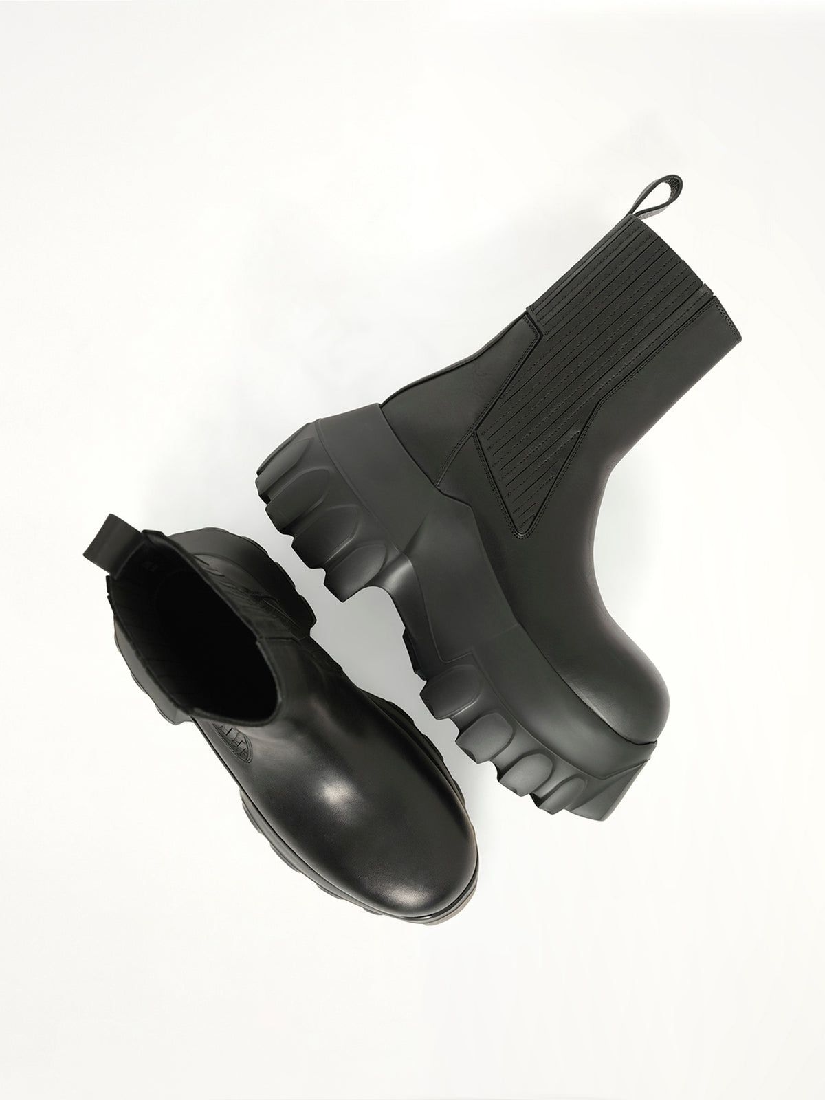 Beatle Mega Tractor Boots in Black