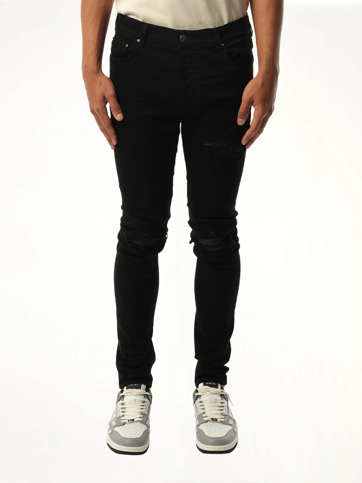 MX1 Distressed Jeans in Black