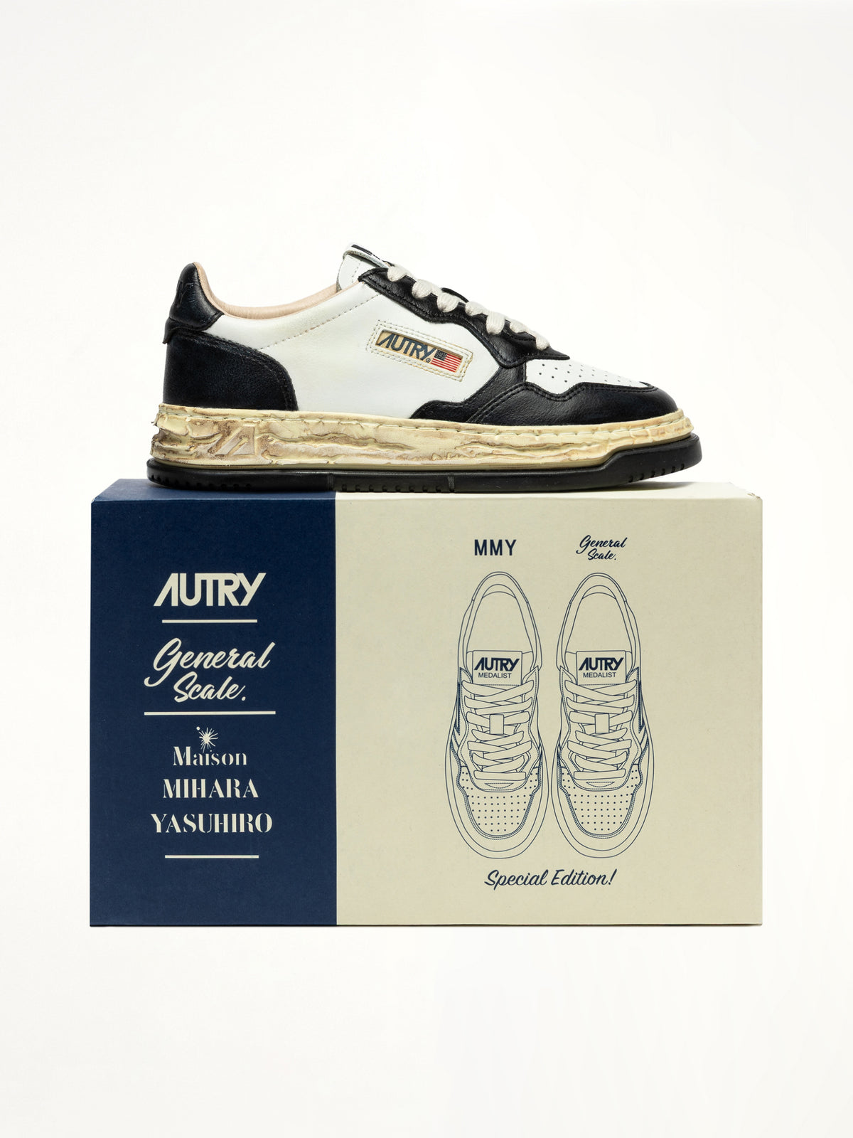 MMY Super Vintage Low Sneaker in White/Black | AUTRY