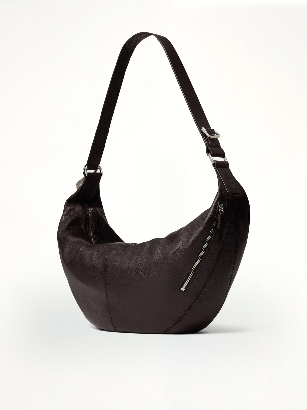 Quiver Clip Grained Leather Bag in Dark Chocolate