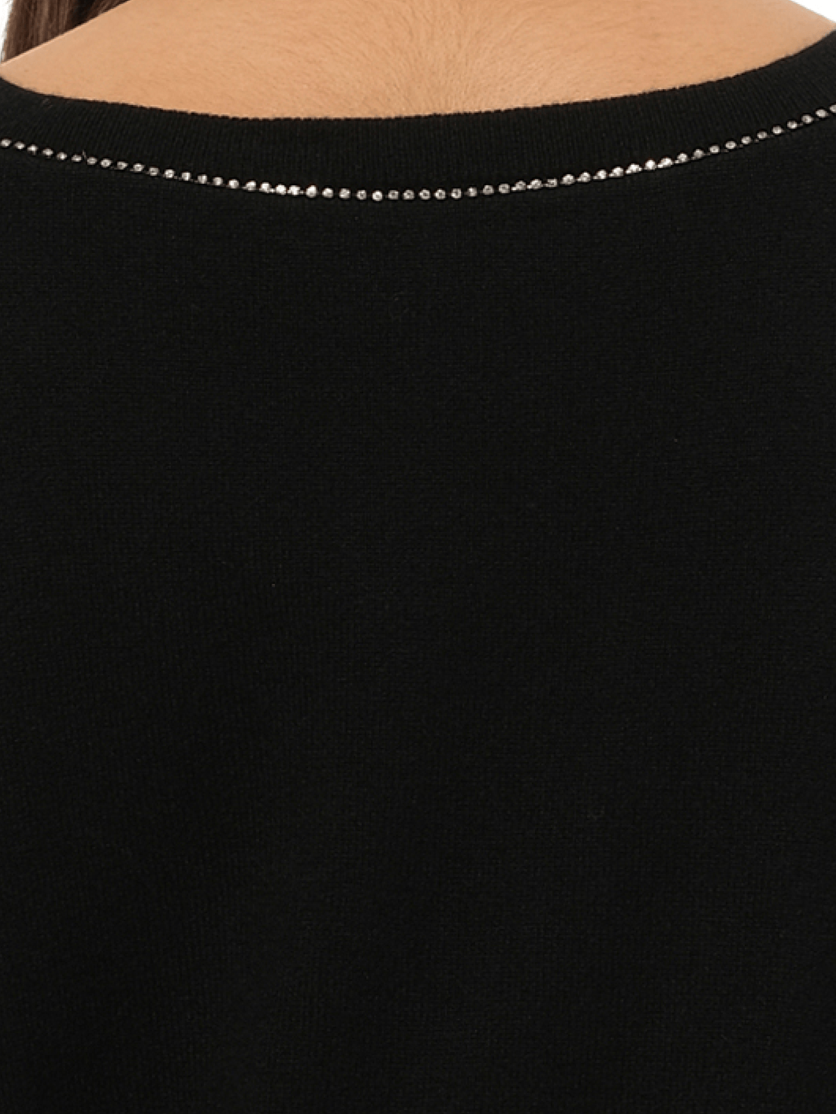 Embroidered Strass V-Neck in Black