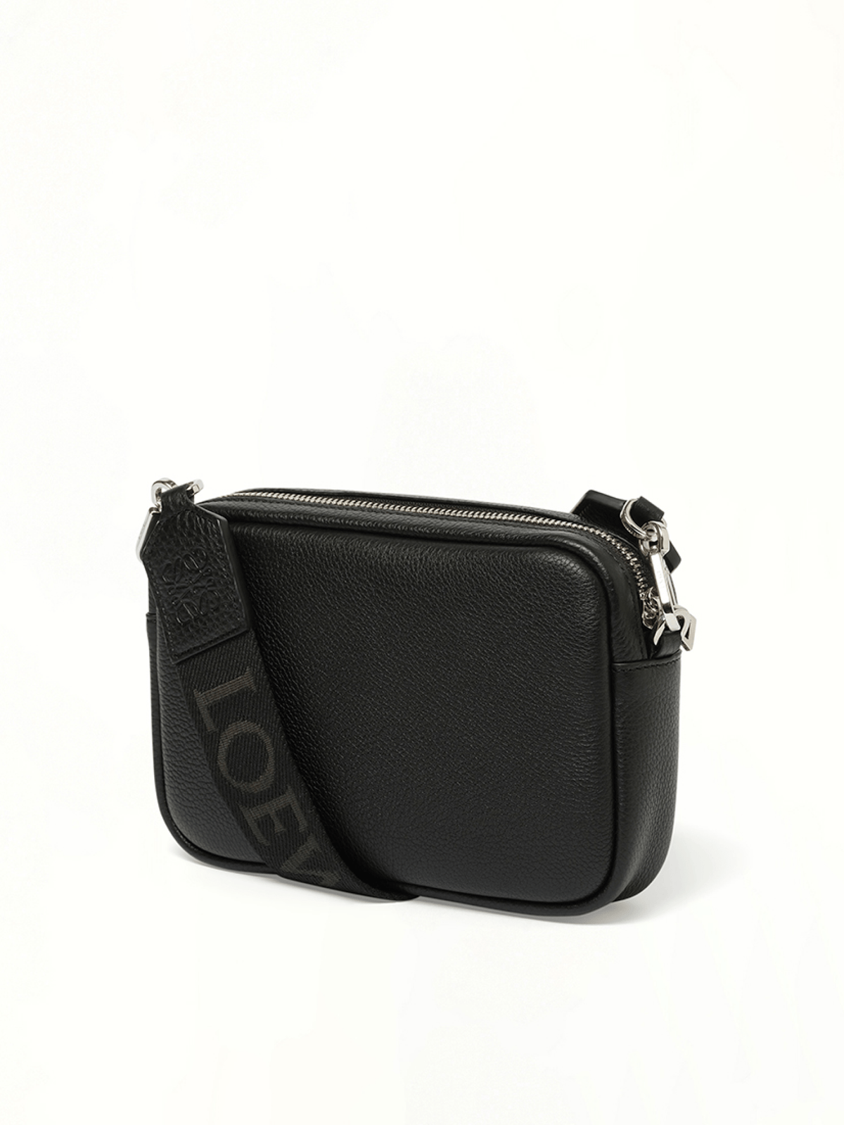 Calfskin Pebble Messenger Small in Black