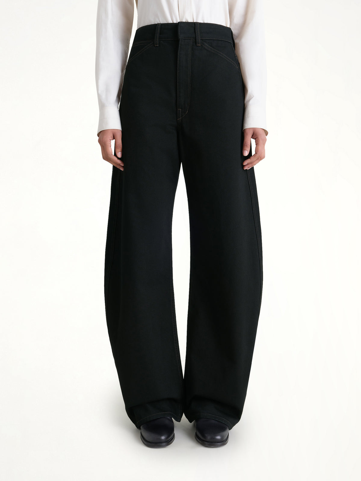 High Waisted Curved Pants in Black
