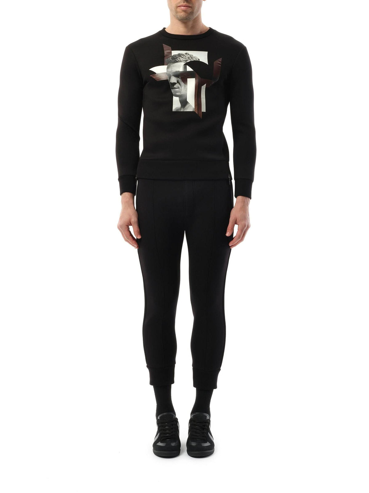 Sweatshirt in Black