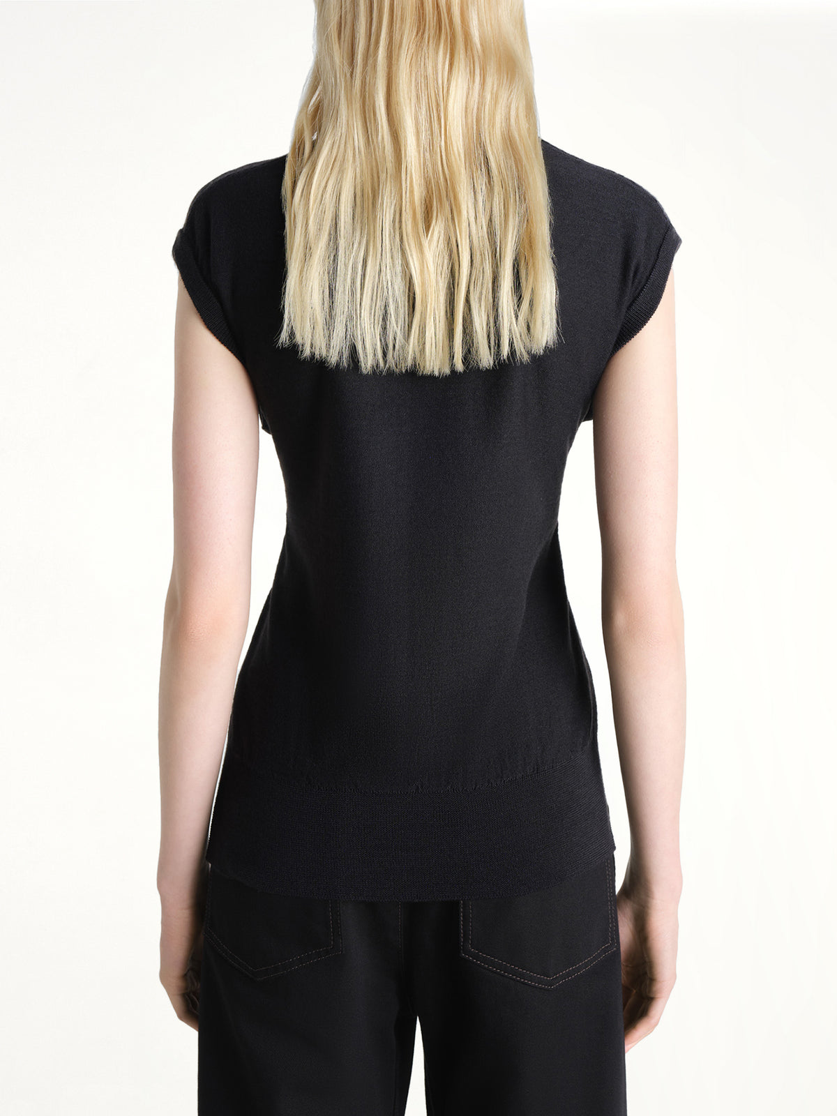 Sleeveless Buttoned Top in Black