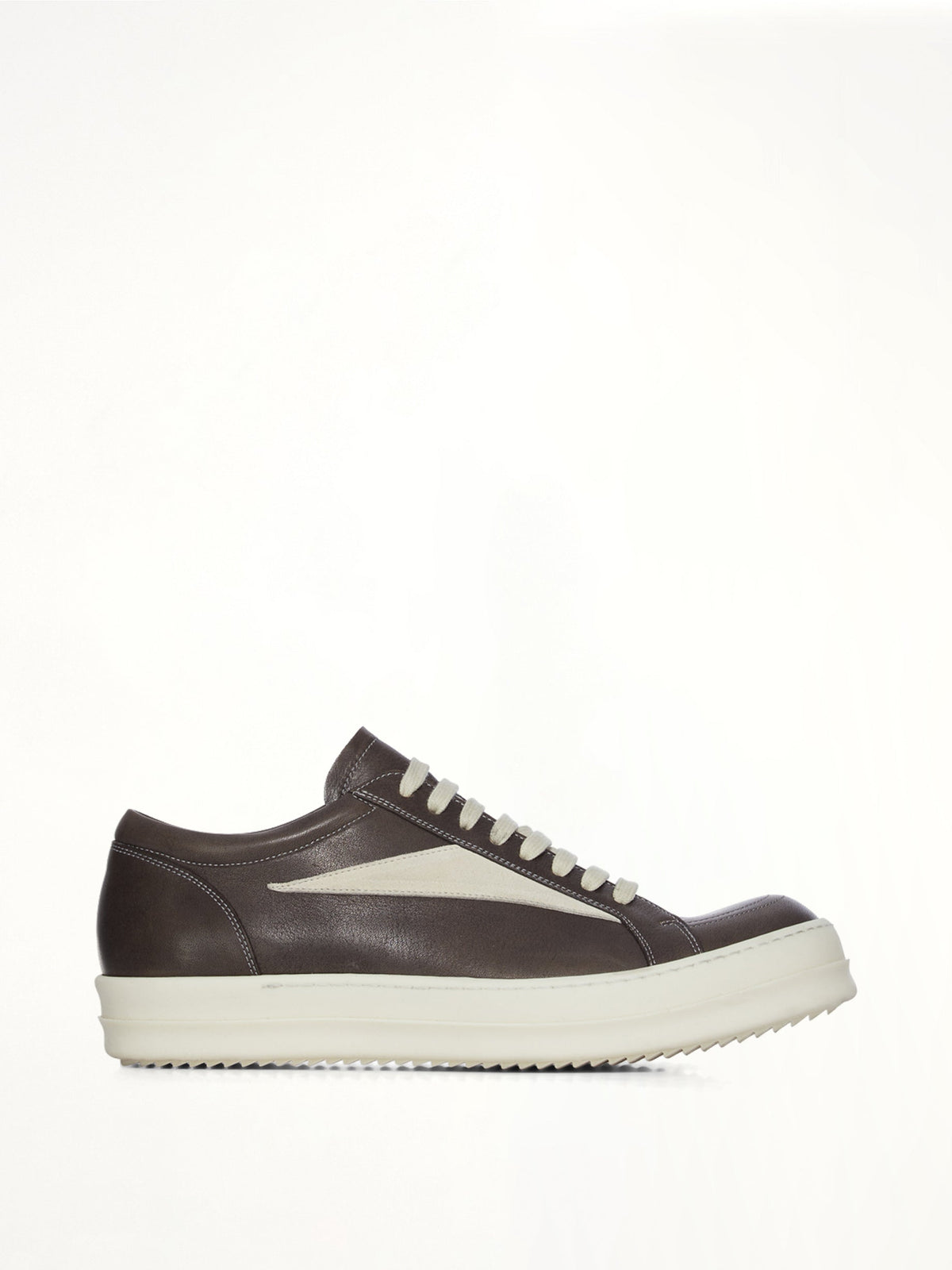 Vintage Sneaker in Washed Black