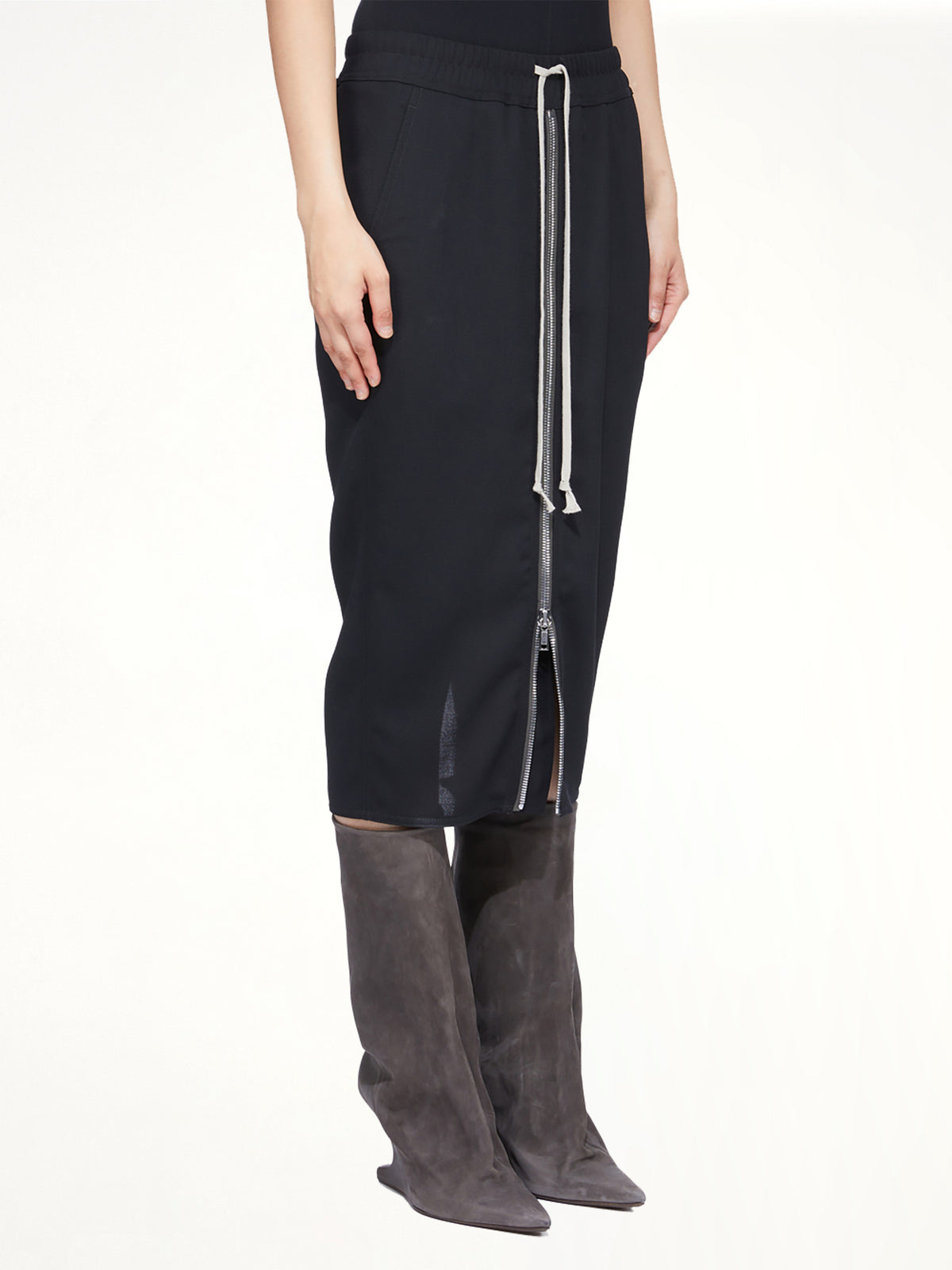 Zipped Short Pillar in Black