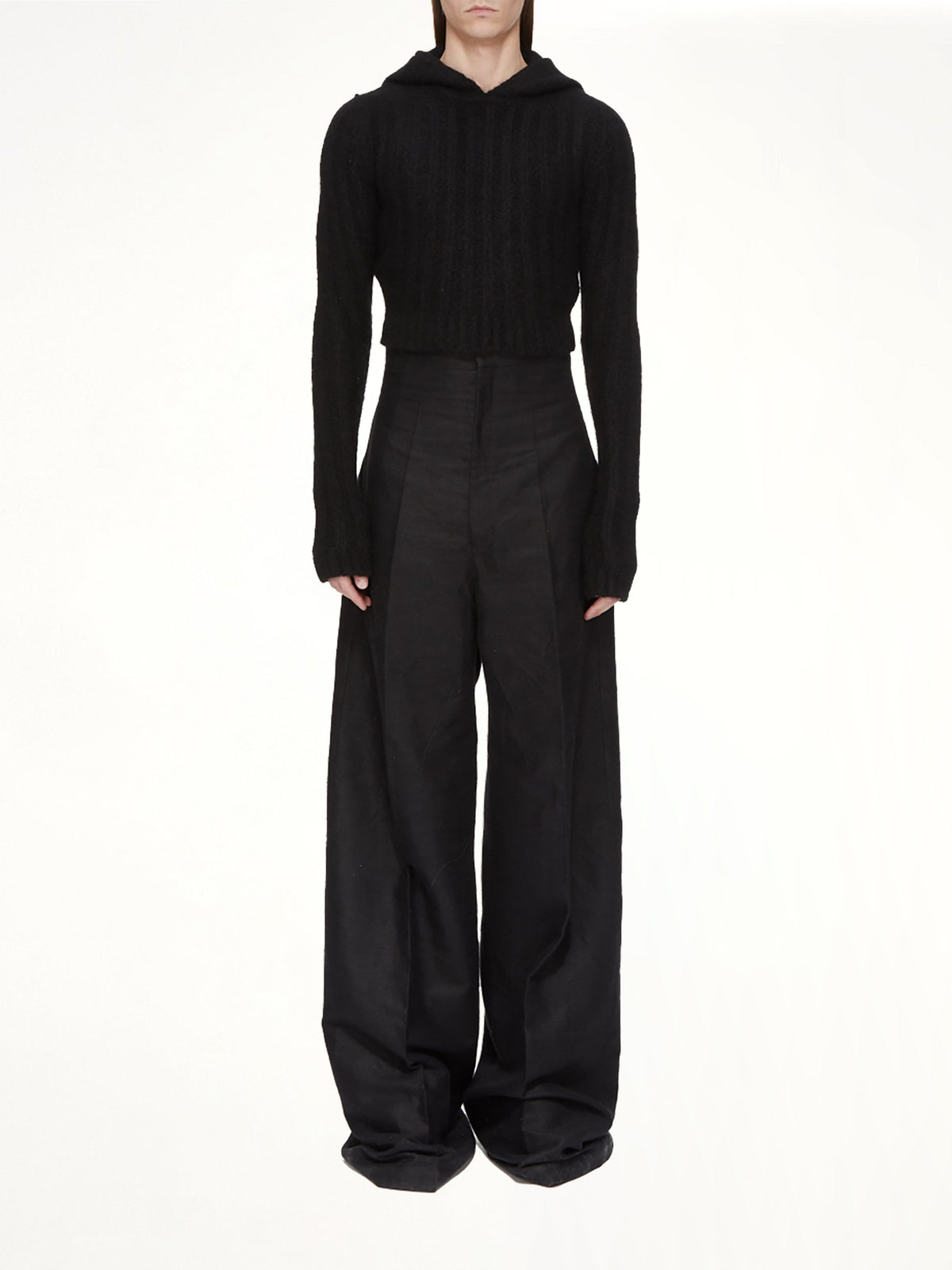 Tower Cropped Hooded Pull in Black