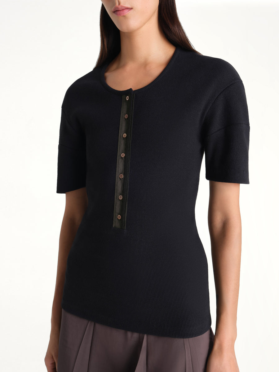 Fitted Henley in Black
