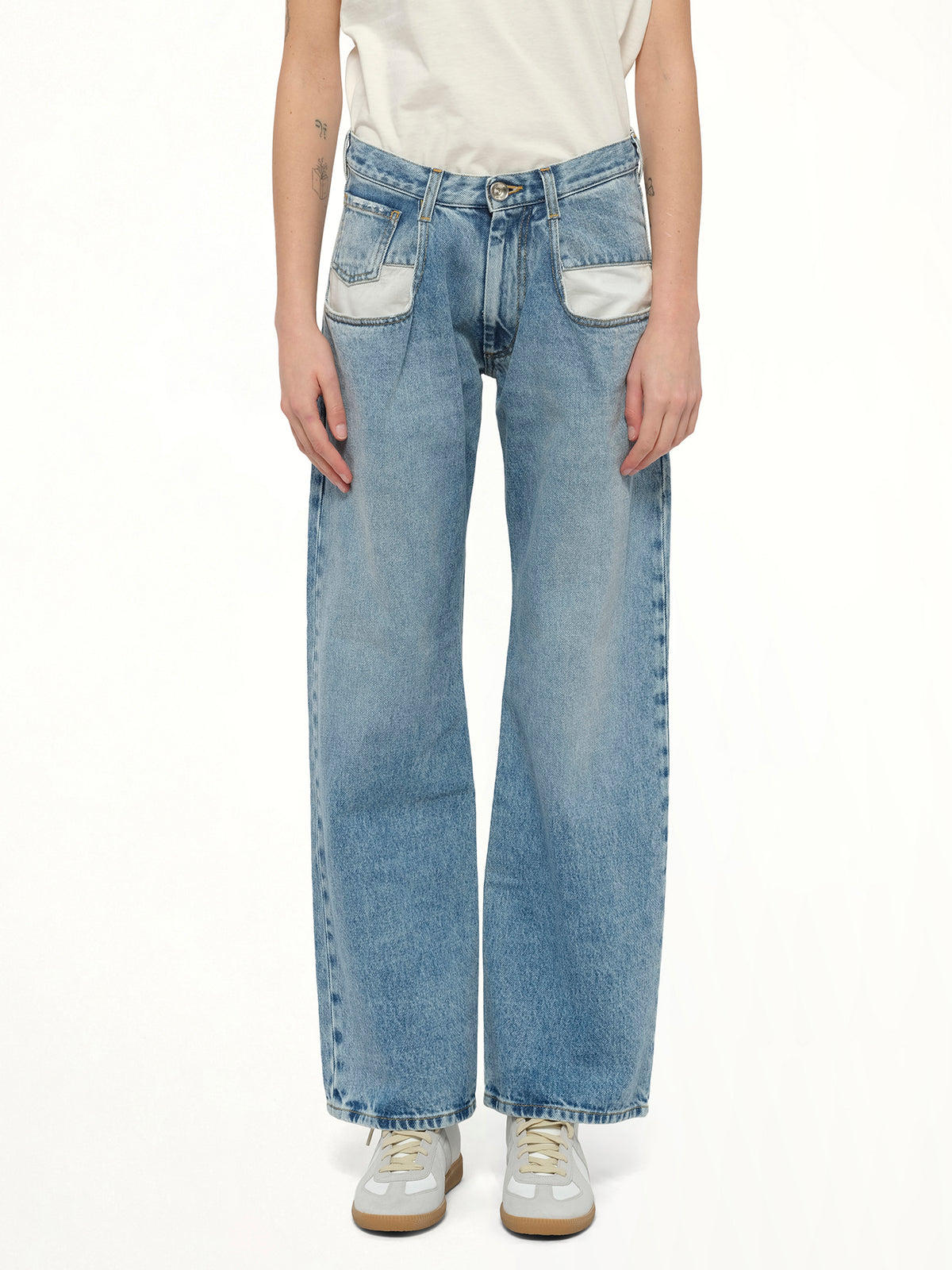 Straight Jeans with Contrasted Pockets