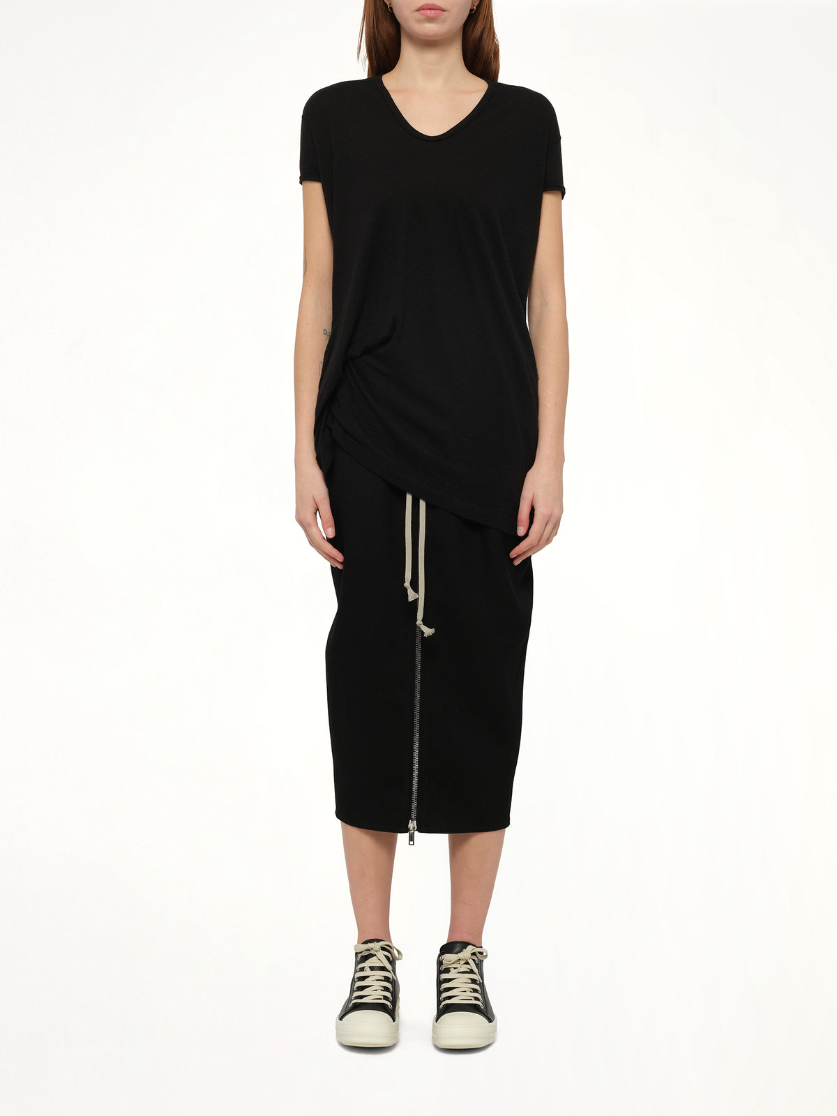 Hiked T in Black