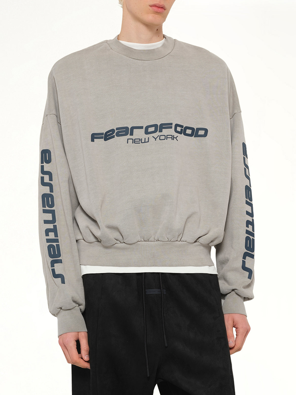 Cropped Relaxed Sweatshirt in Smoke Grey