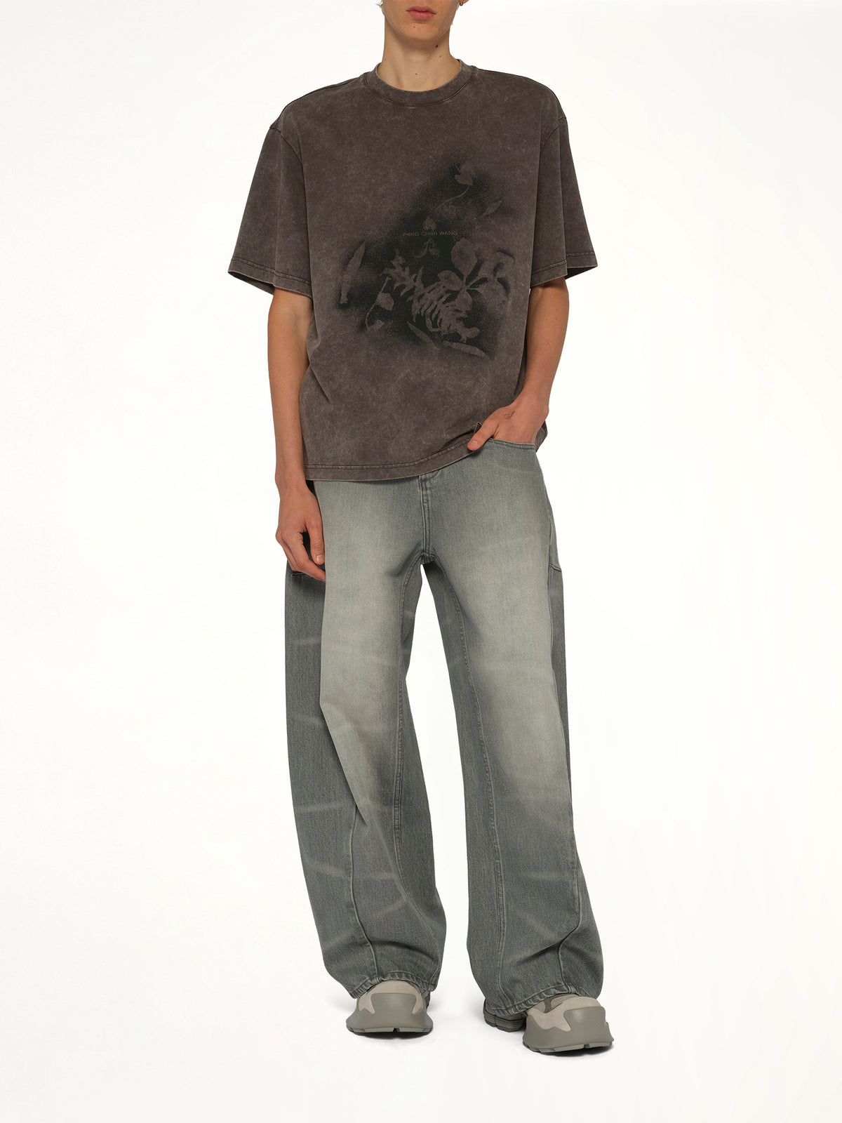 Spray Painted Plant T-Shirt in Grey