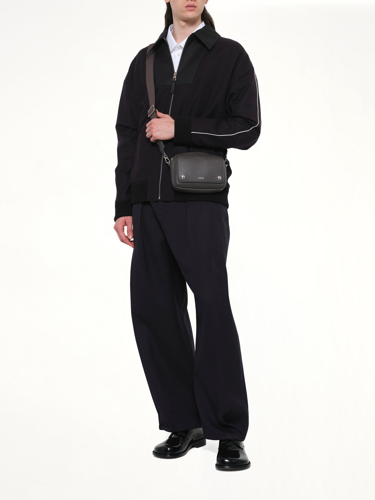 Pebble Messenger Small in Dark Grey