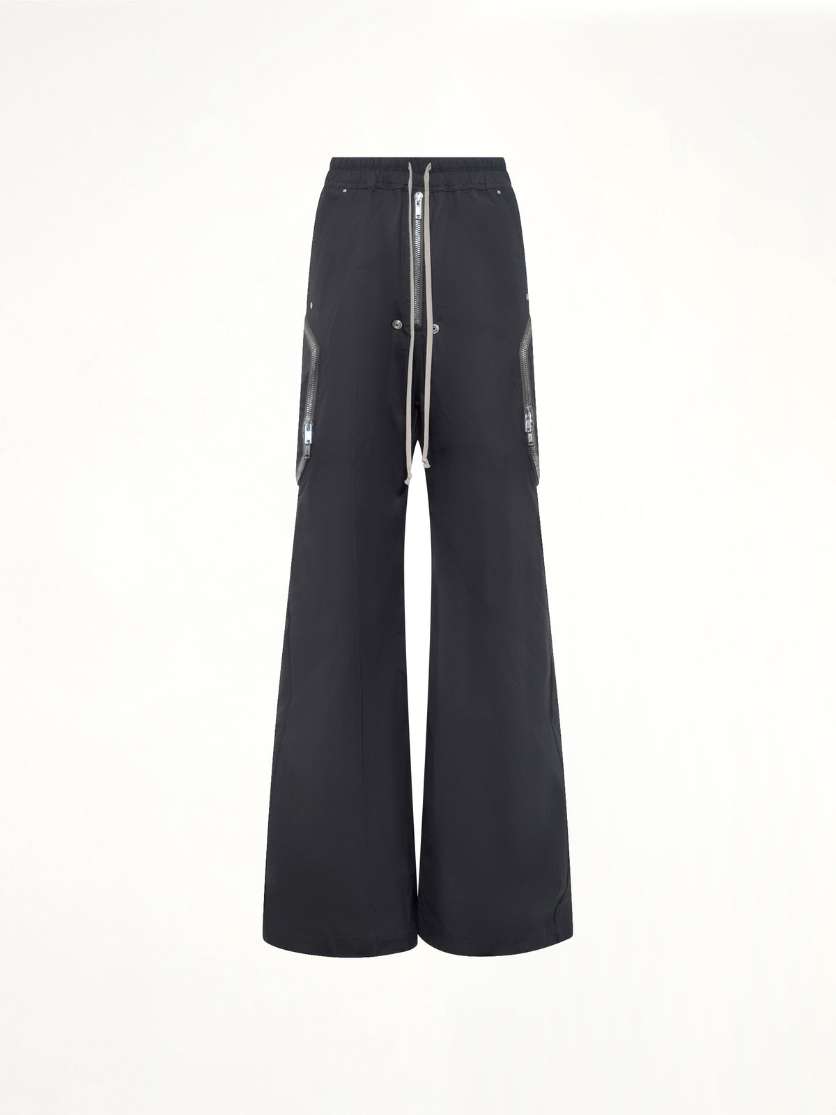 Heizer Belas in Black