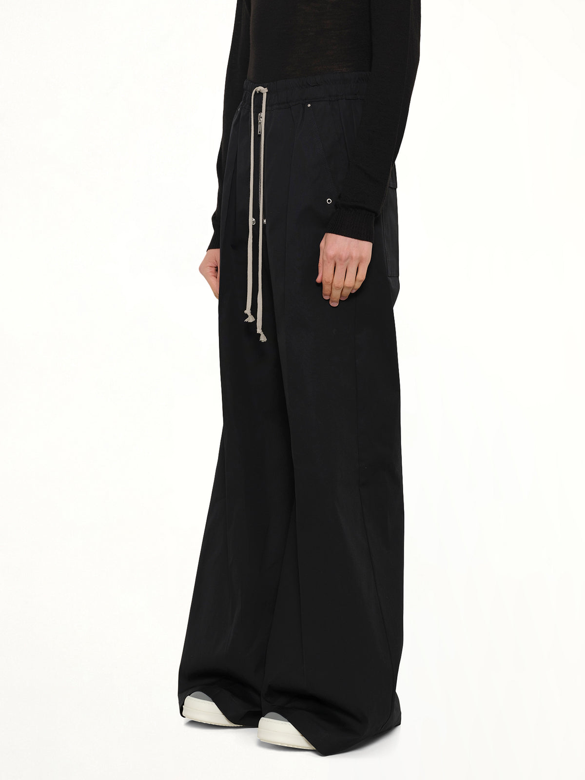 Wide Bela in Black