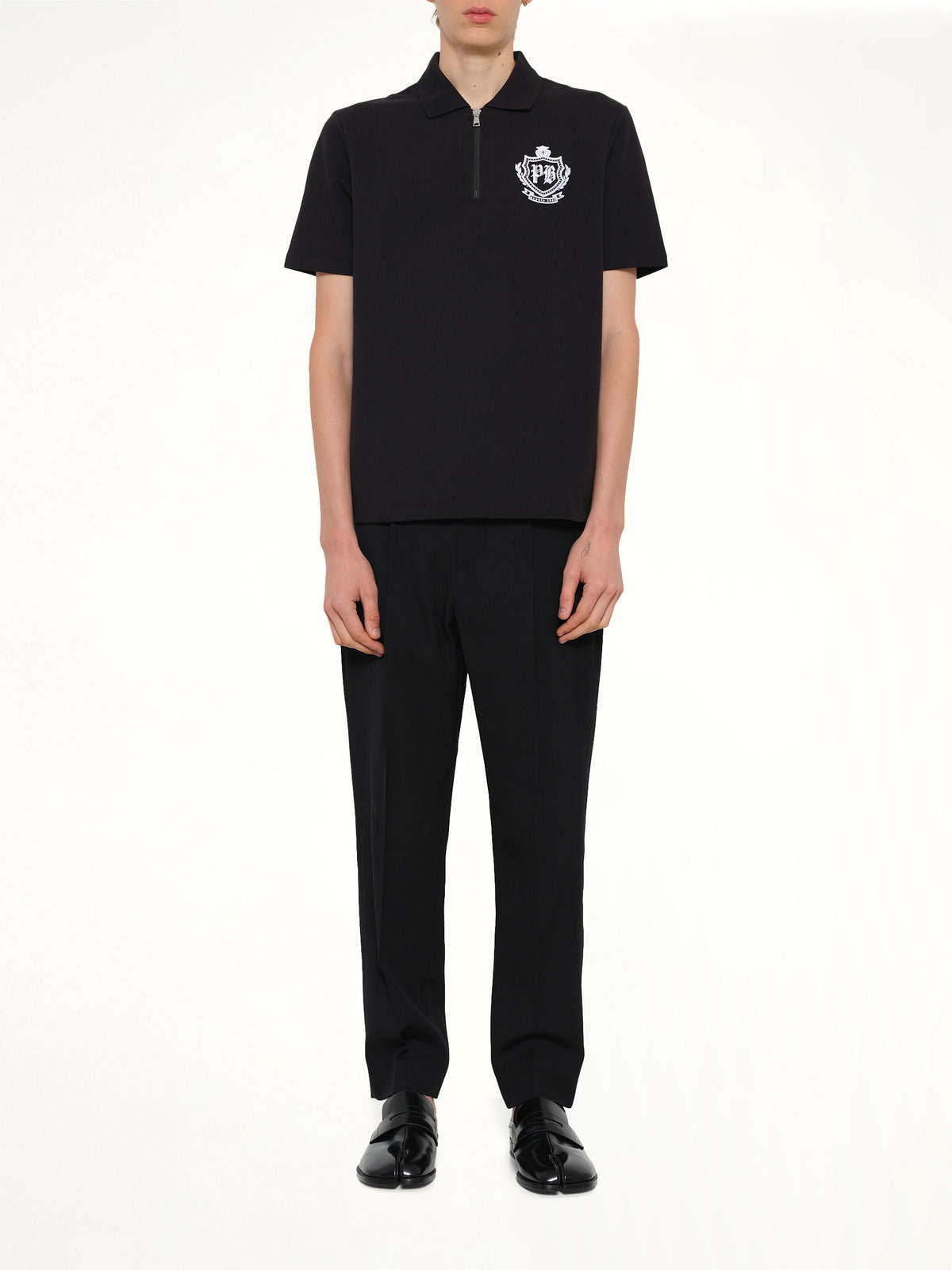 College Emblem Polo in Black/White