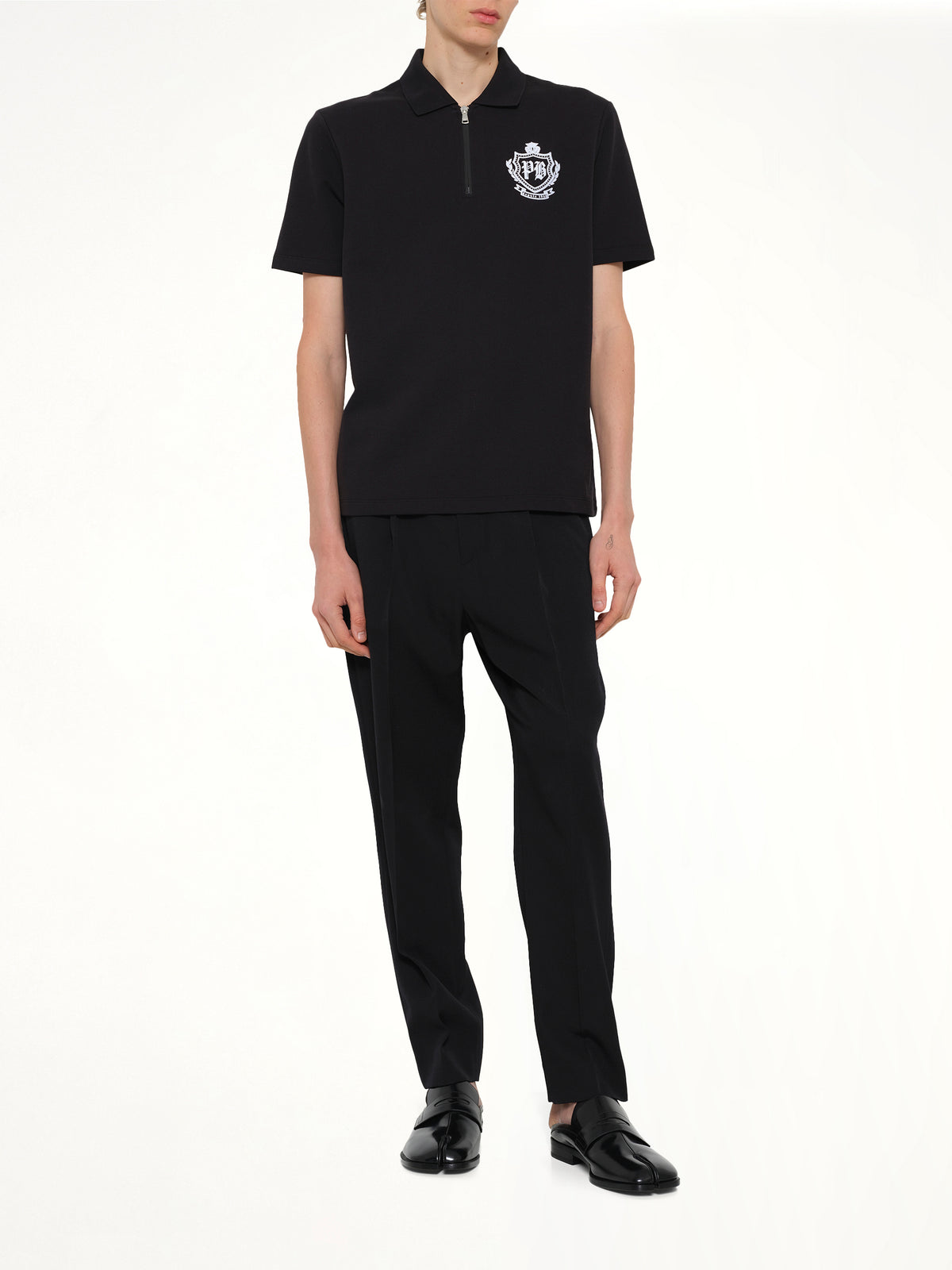 College Emblem Polo in Black/White