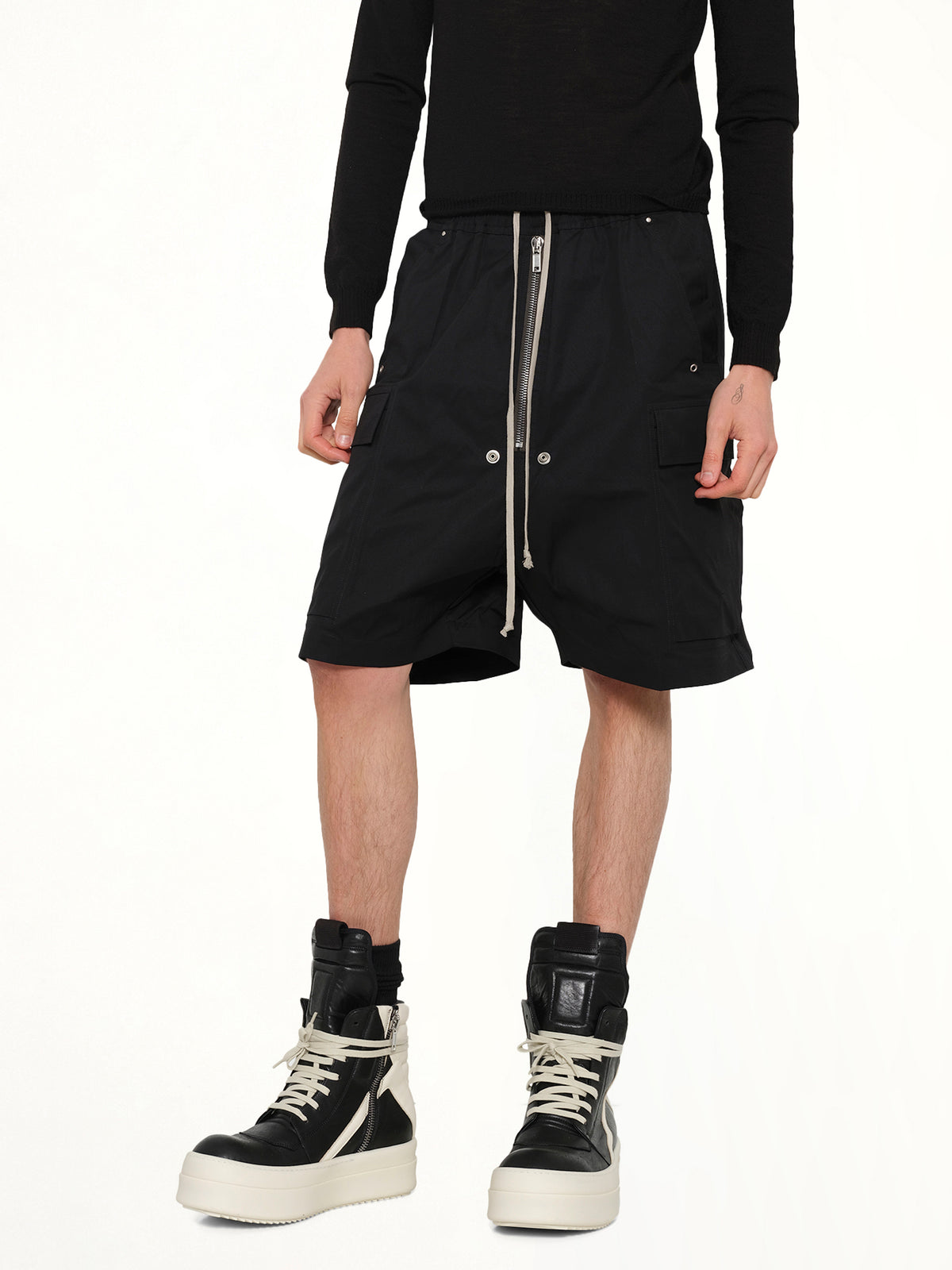 Cargobela Shorts in Black