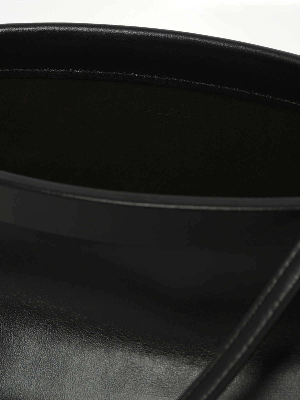 Le Click East West Medium Bag in Black