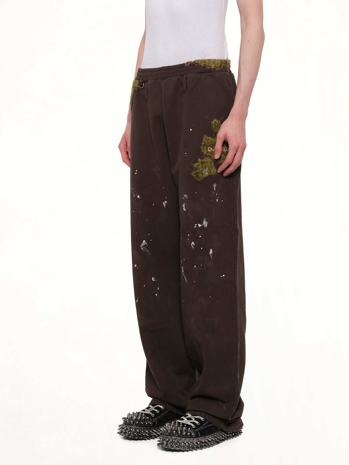 Moss-Grown Embroidery Sweat Pants in Brown