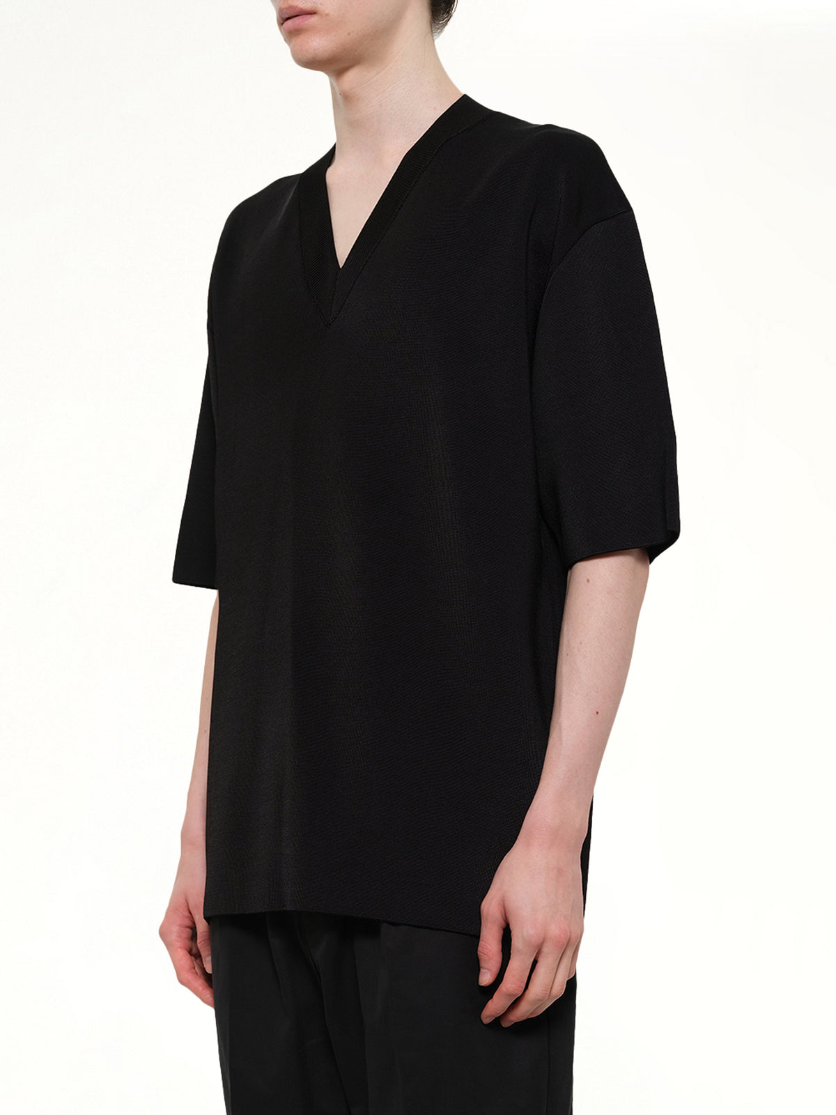 Short Sleeve V-Neck Sweater in Black