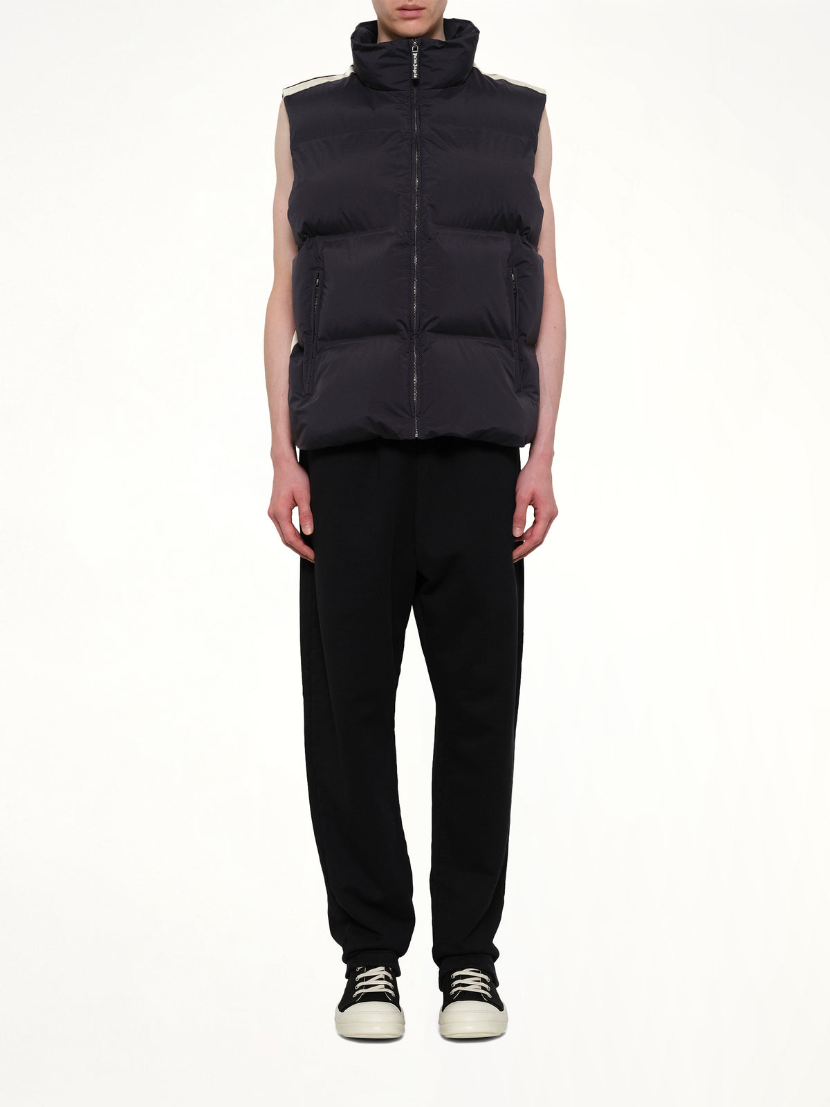 Classic Logo Track Down Vest in Black/Tofu