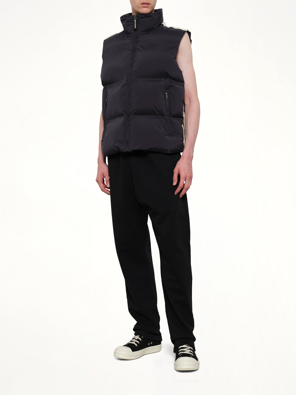 Classic Logo Track Down Vest in Black/Tofu