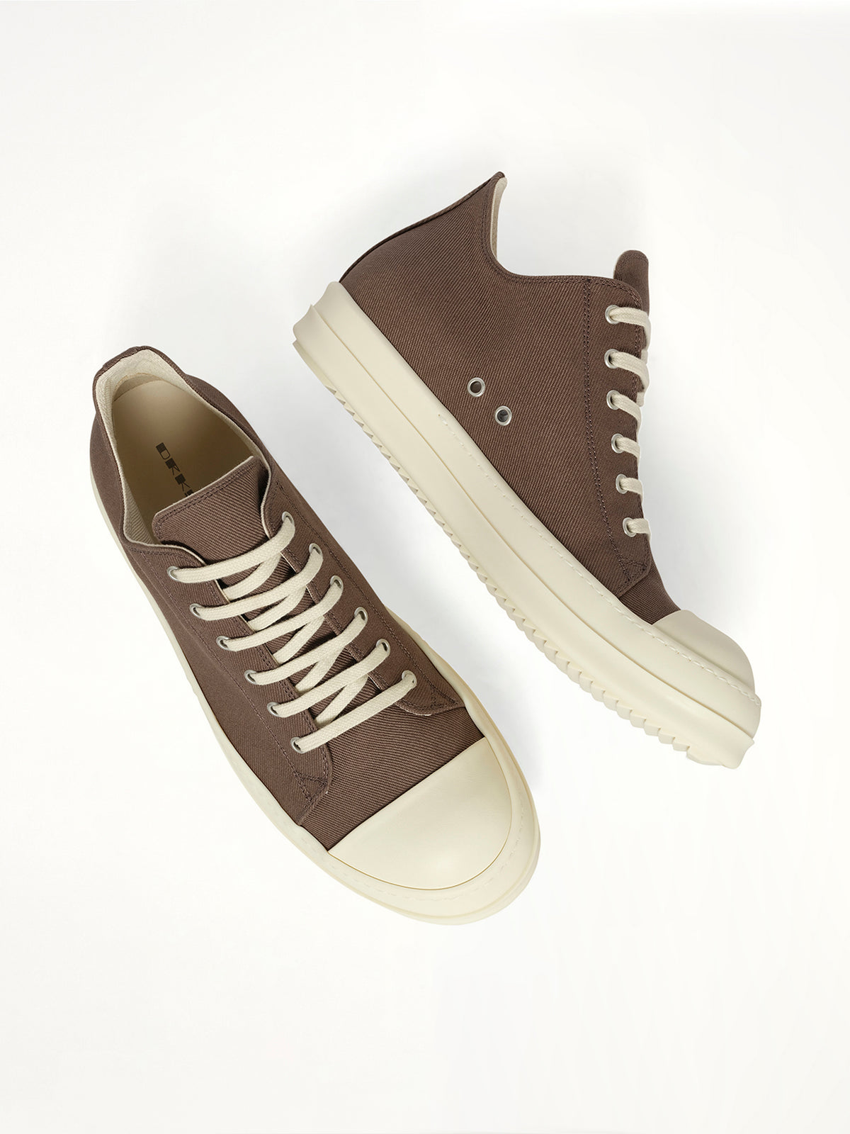 Low Sneaks in Dust/Milk