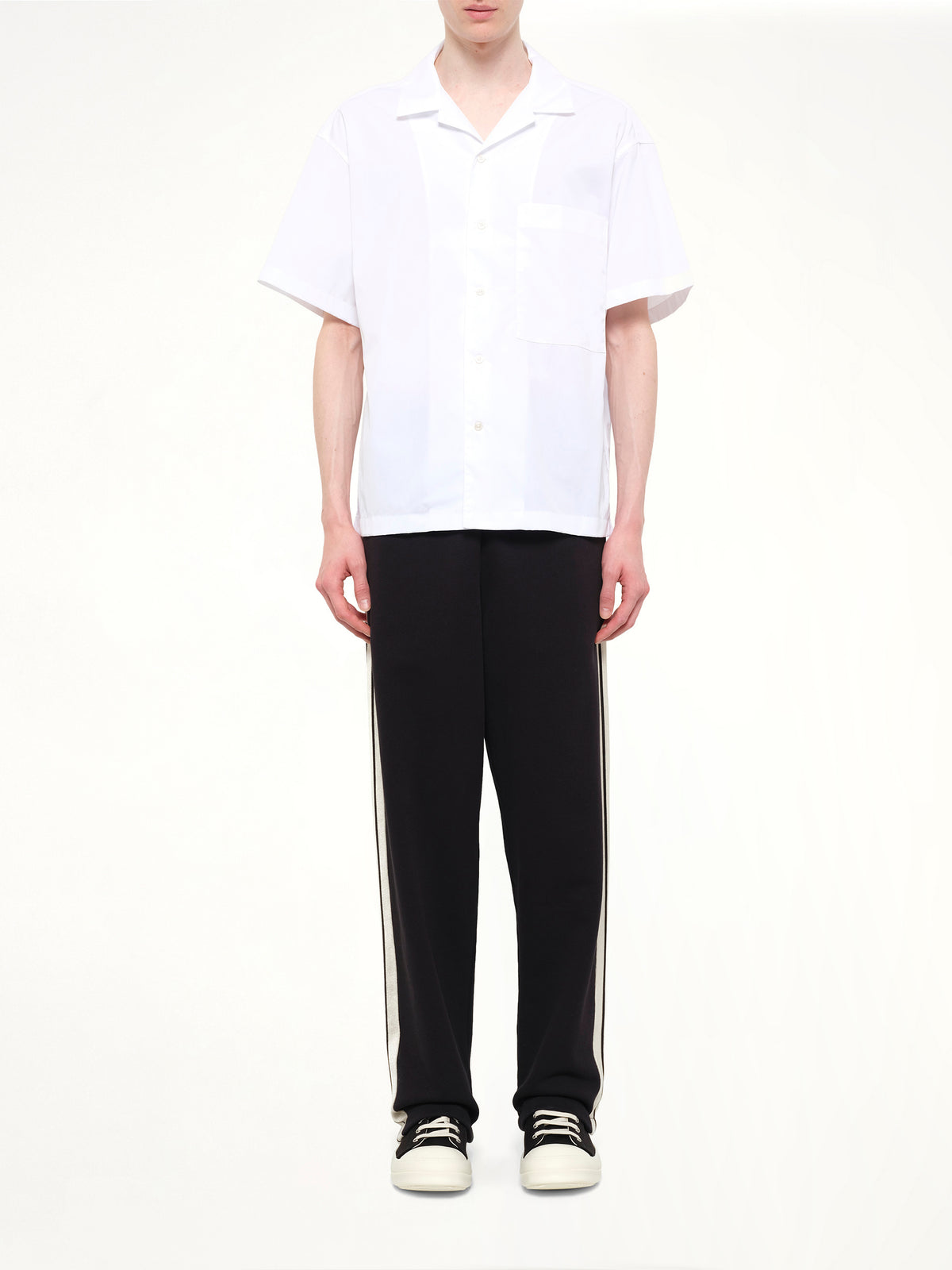 B Curved Logo Bowling Shirt in Off White/Black