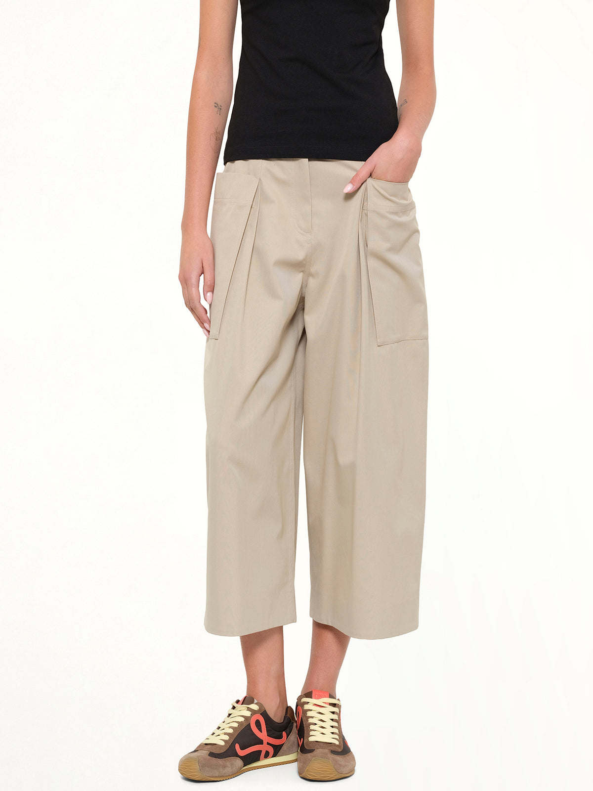 Cropped Trousers in Beige