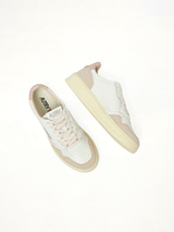 Medalist Low Sneakers in White/Powder Top View | AUTRY