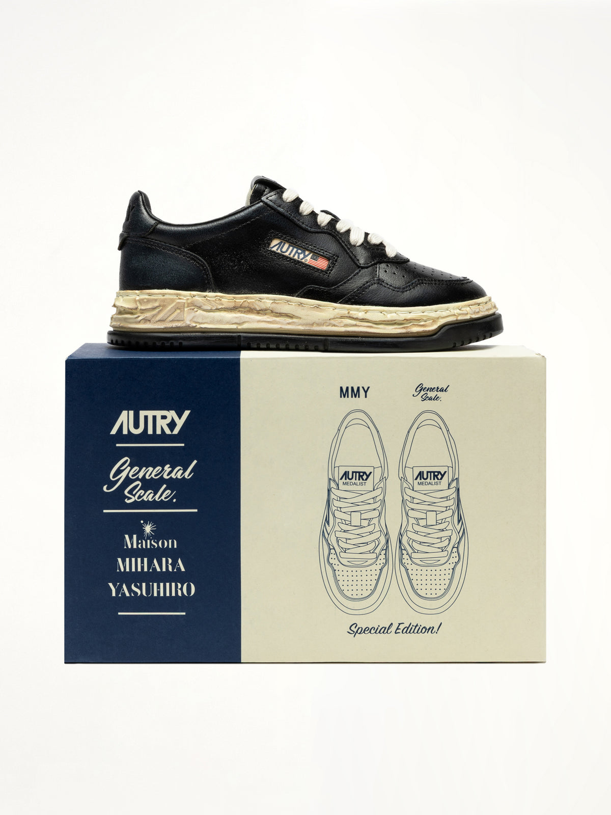 MMY Super Vintage Low Sneaker in Black  | AUTRY