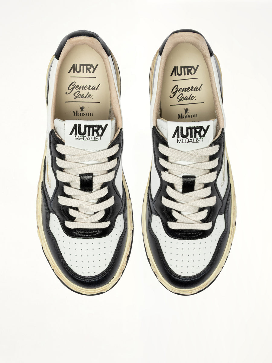MMY Super Vintage Low Sneaker in White/Black  | AUTRY