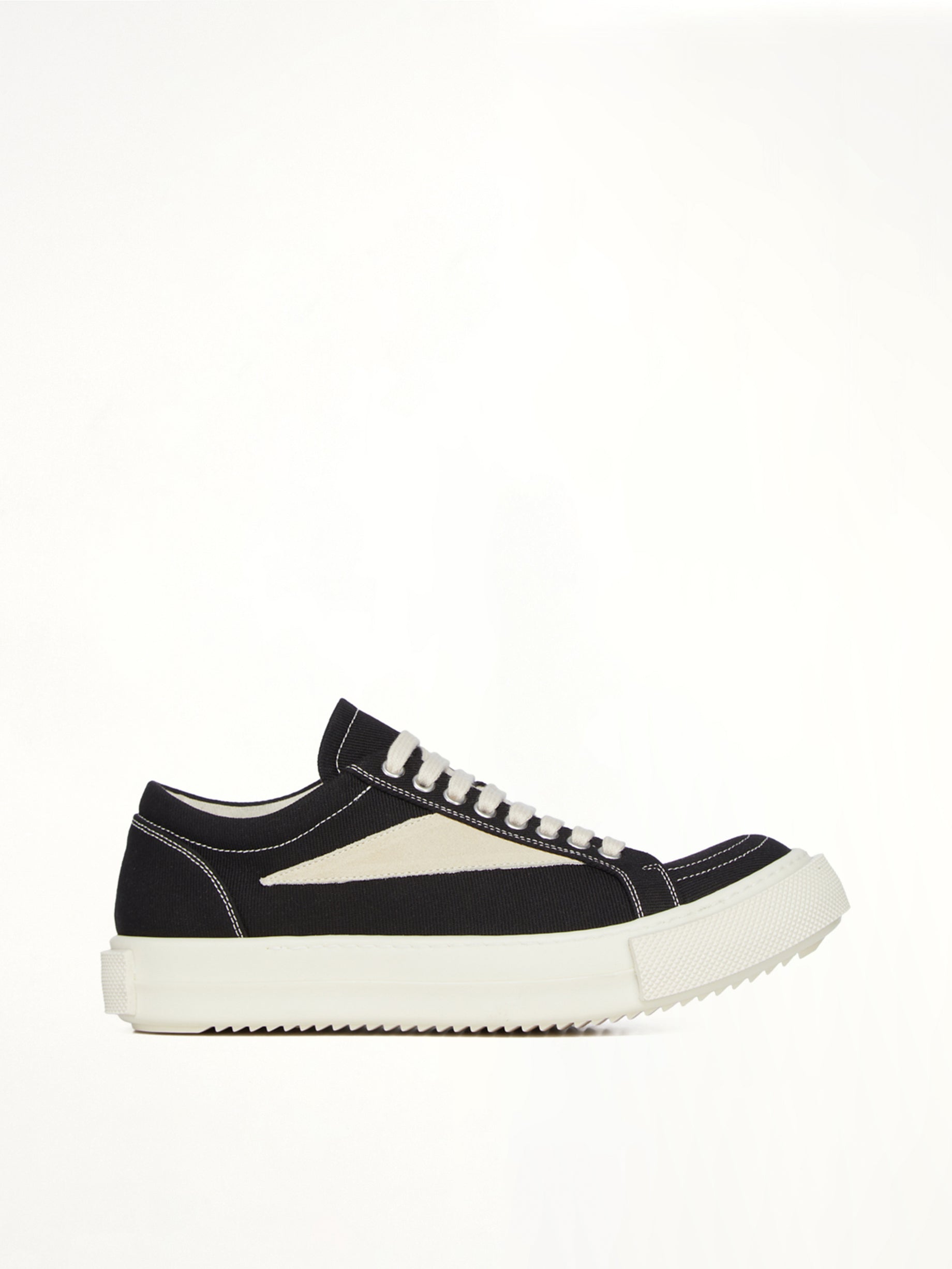 Vintage Sneaks in Black/Milk