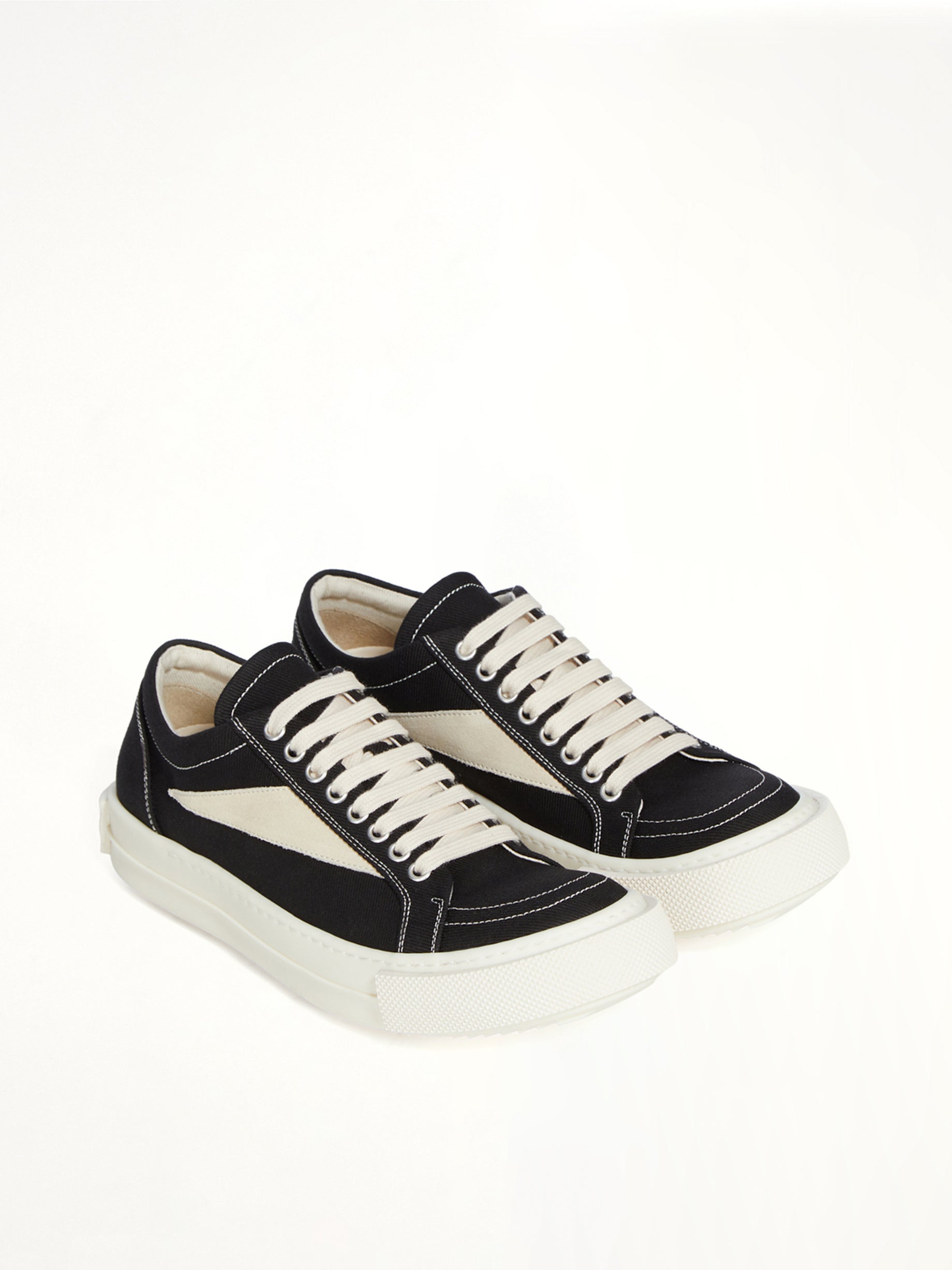 Vintage Sneaks in Black/Milk