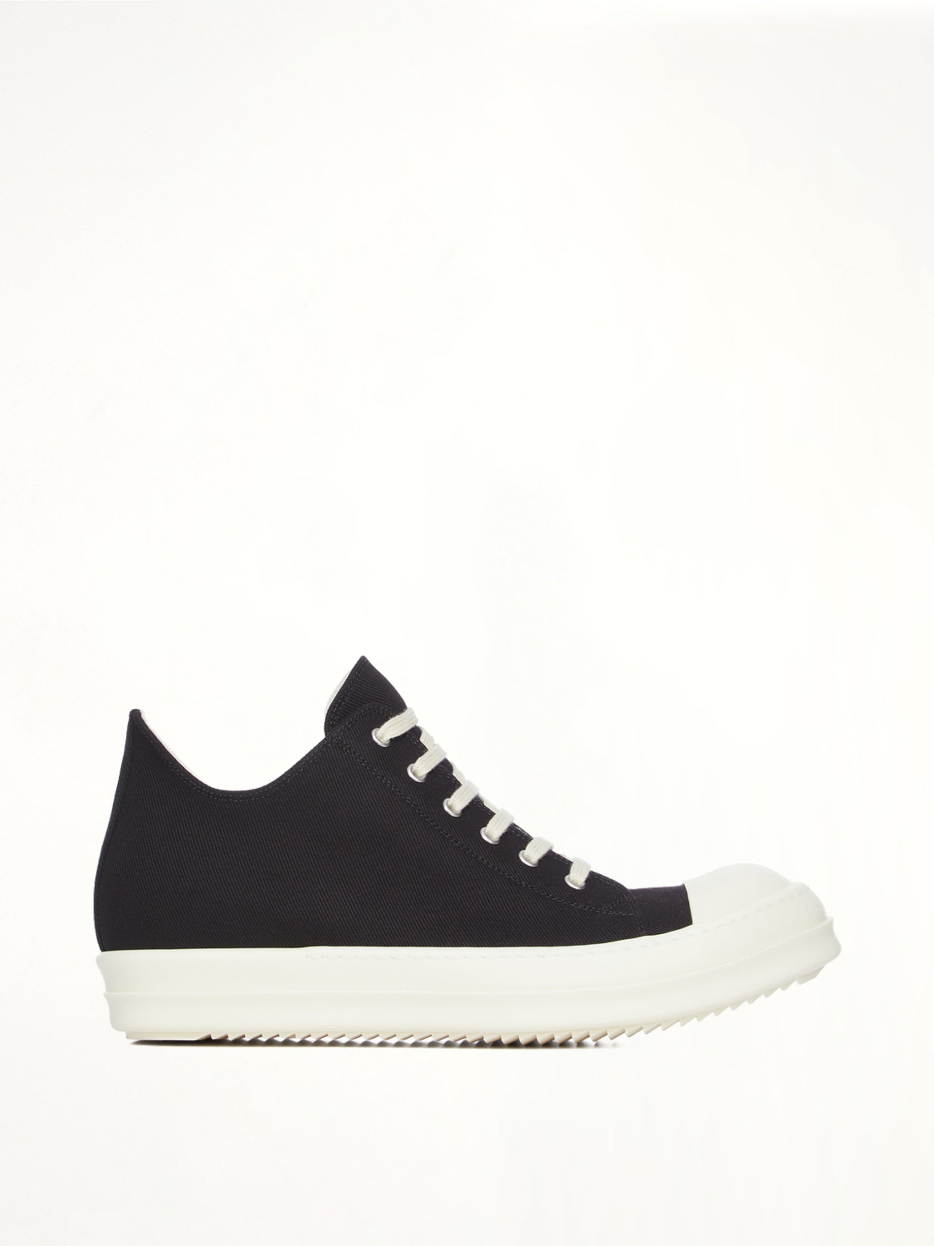 Low Sneaks in Black