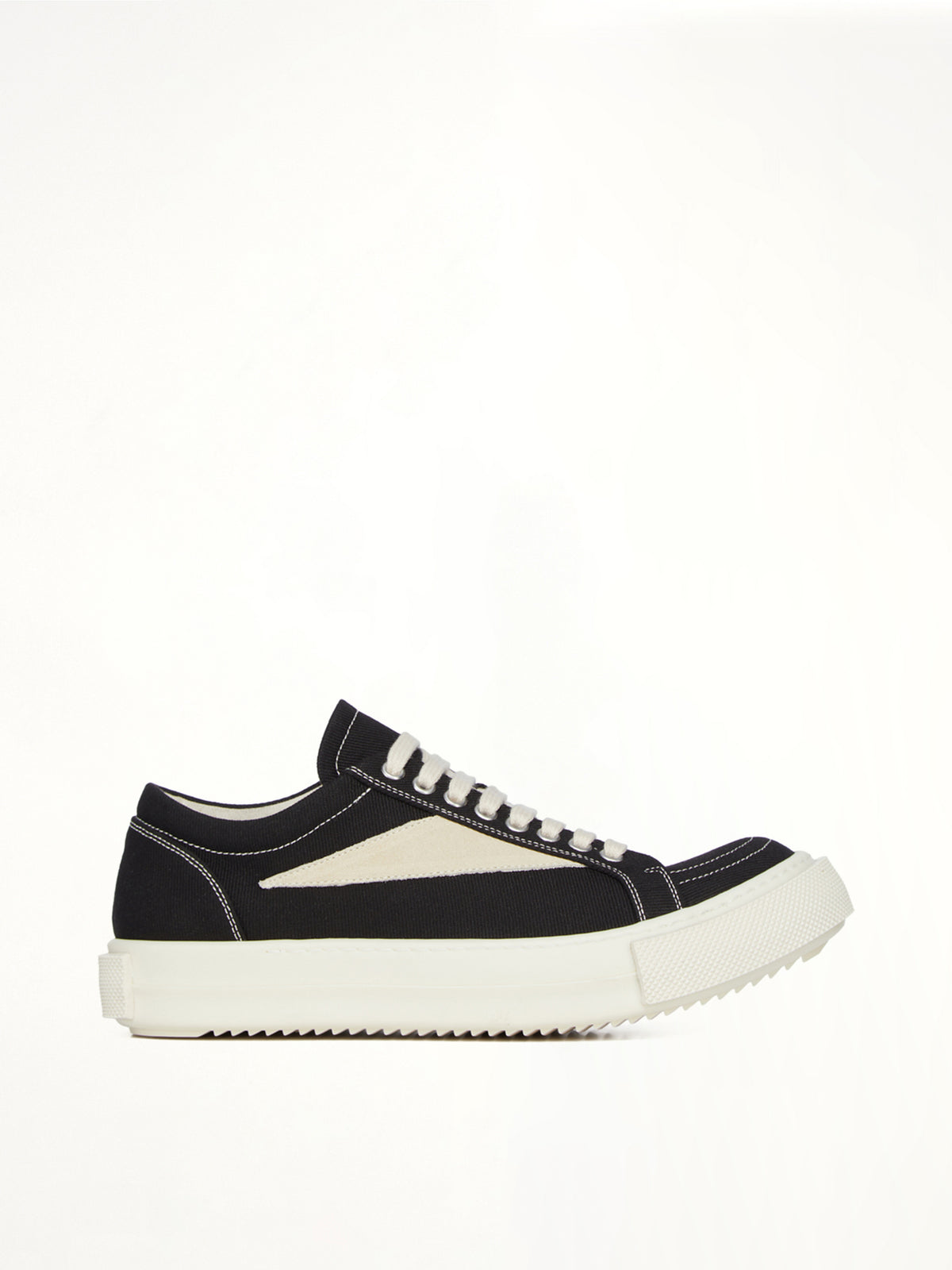 Vintage Sneaks in Black/Milk