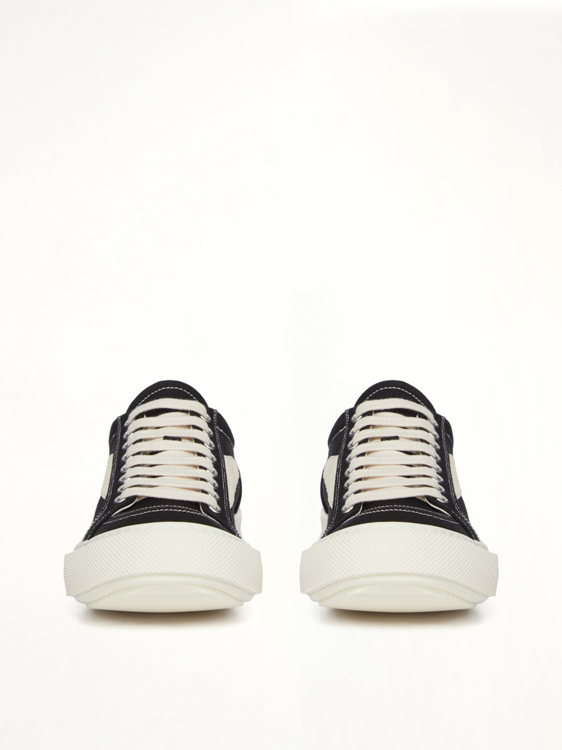 Vintage Sneaks in Black/Milk