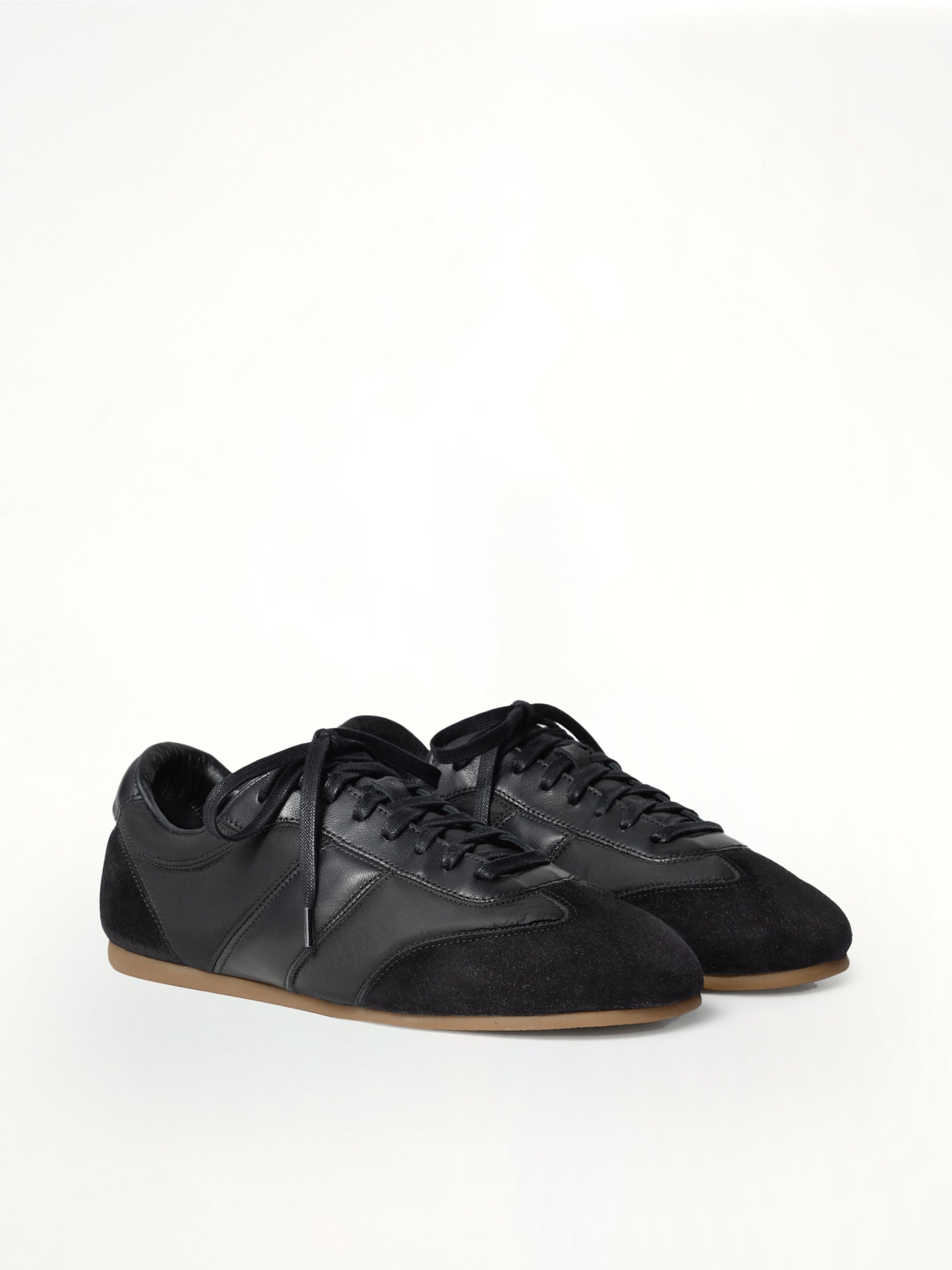 Soft Runner in Black
