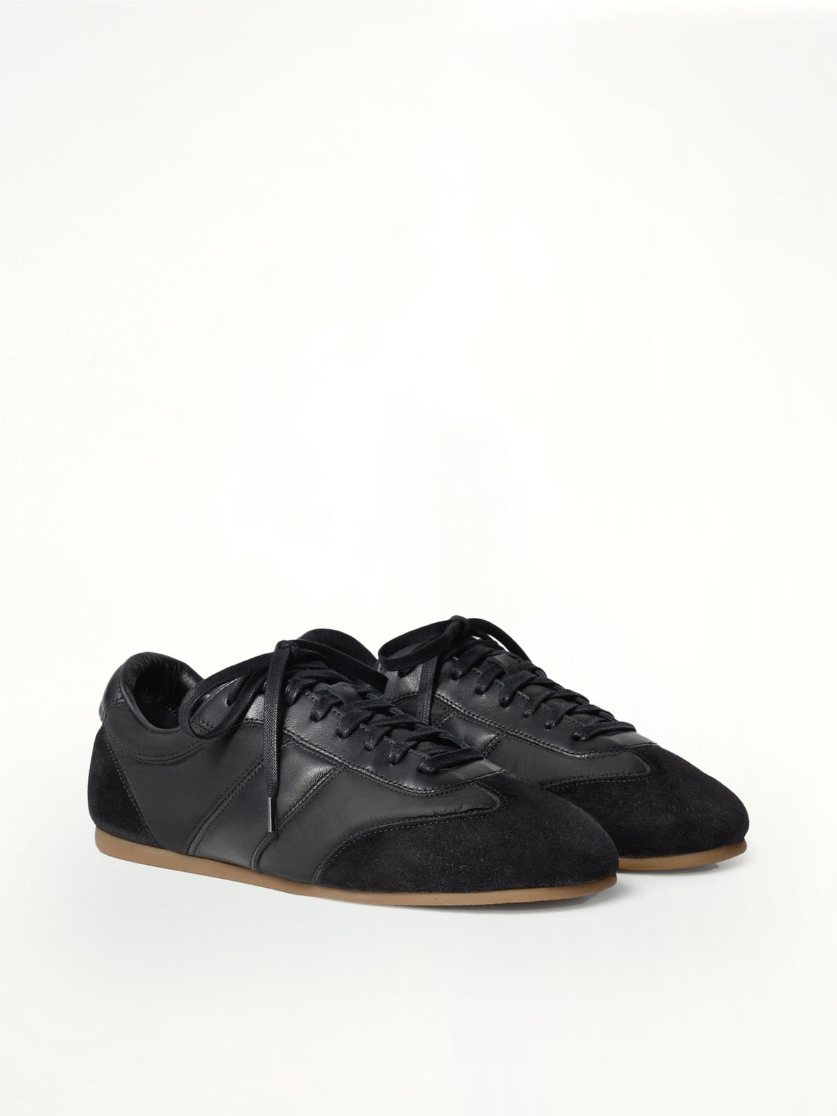 Soft Runner in Black